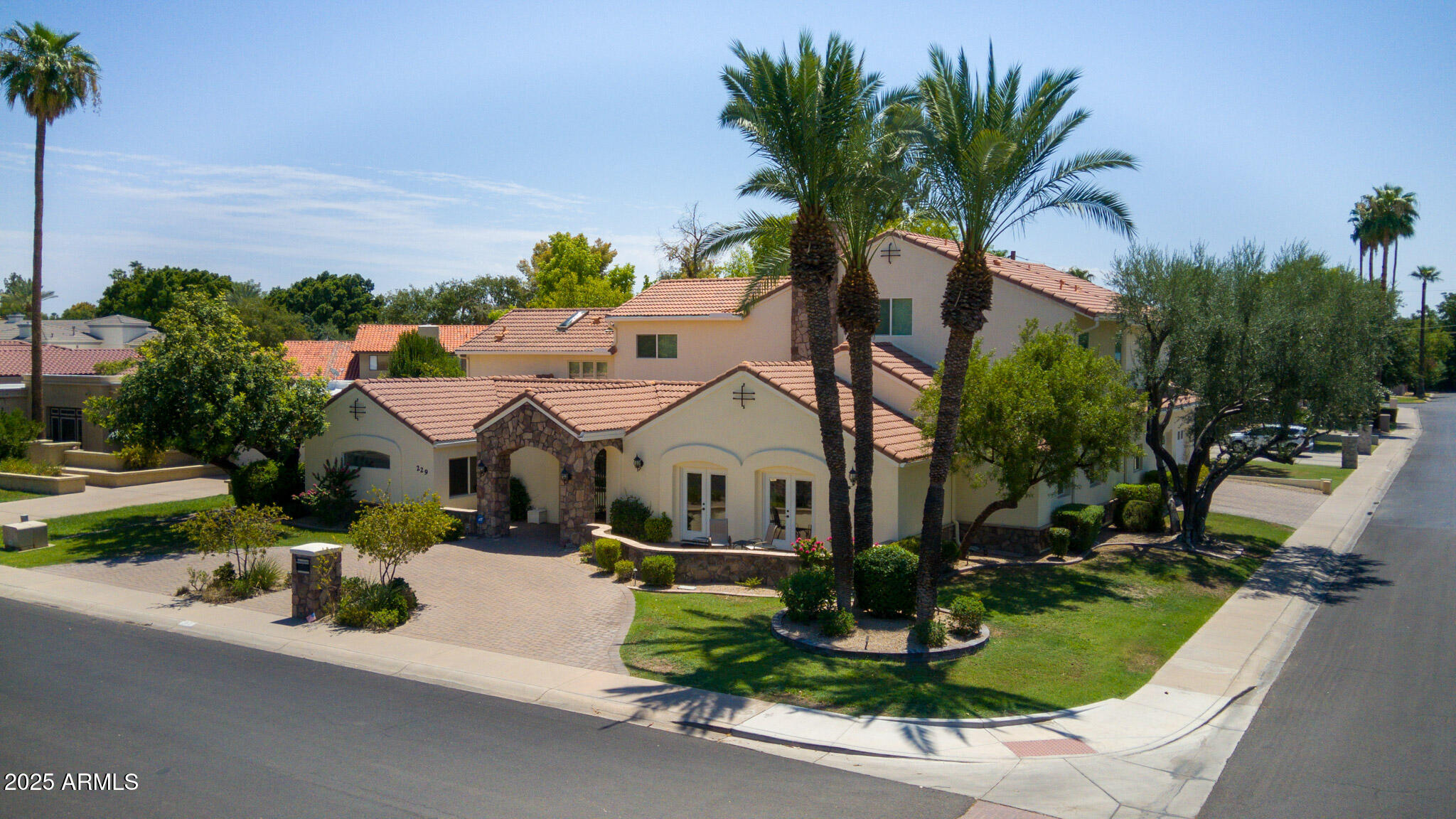 229 W VISTA Avenue, Phoenix, AZ 85021