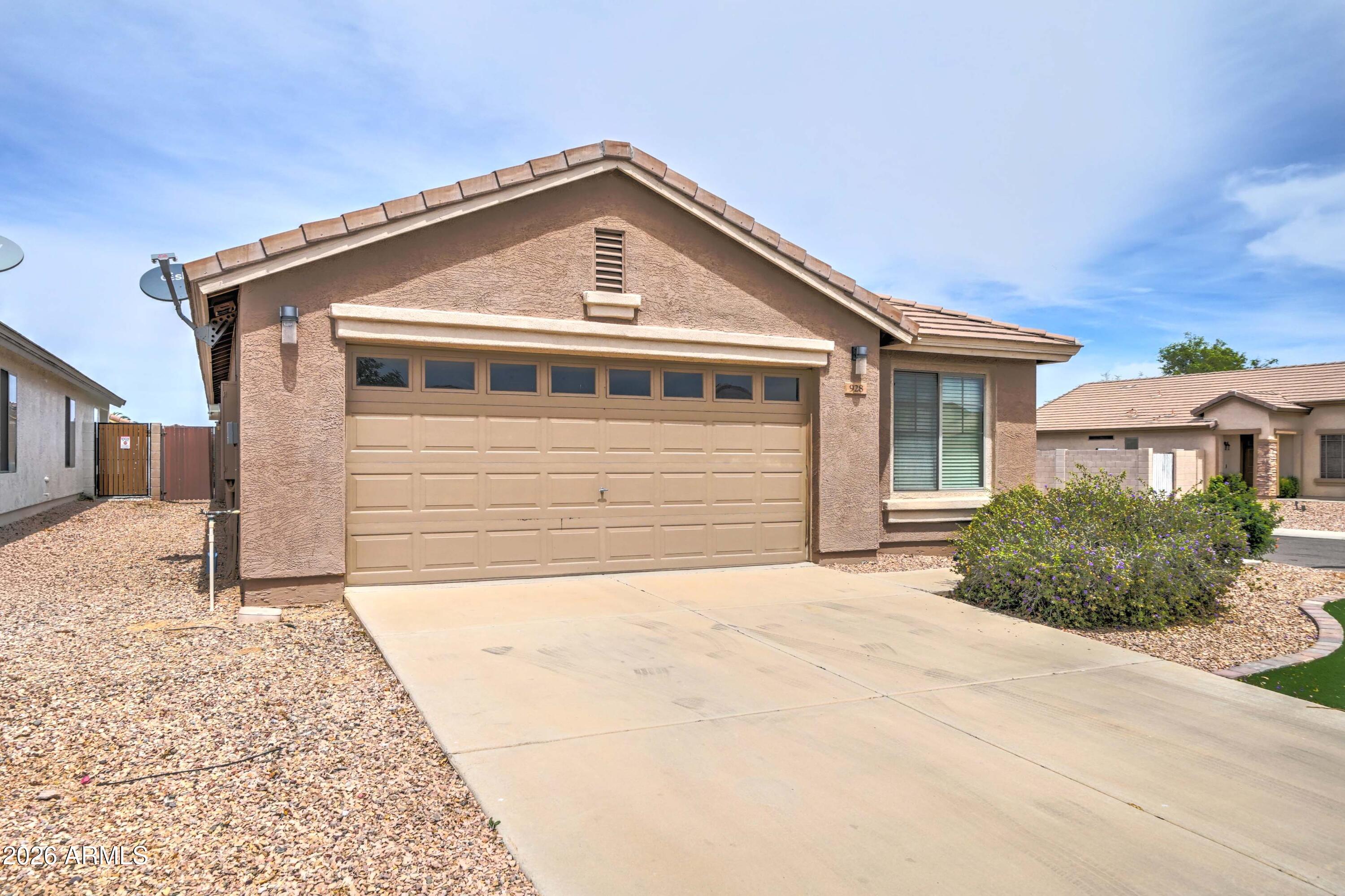 928 W DESERT HILLS Drive, San Tan Valley, AZ 85143