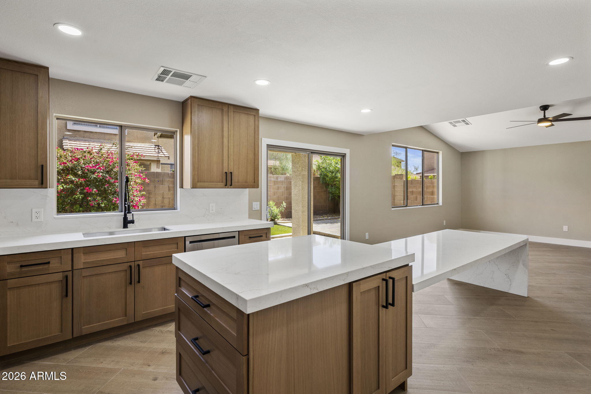 4052 E ABRAHAM Lane, Phoenix, AZ 85050
