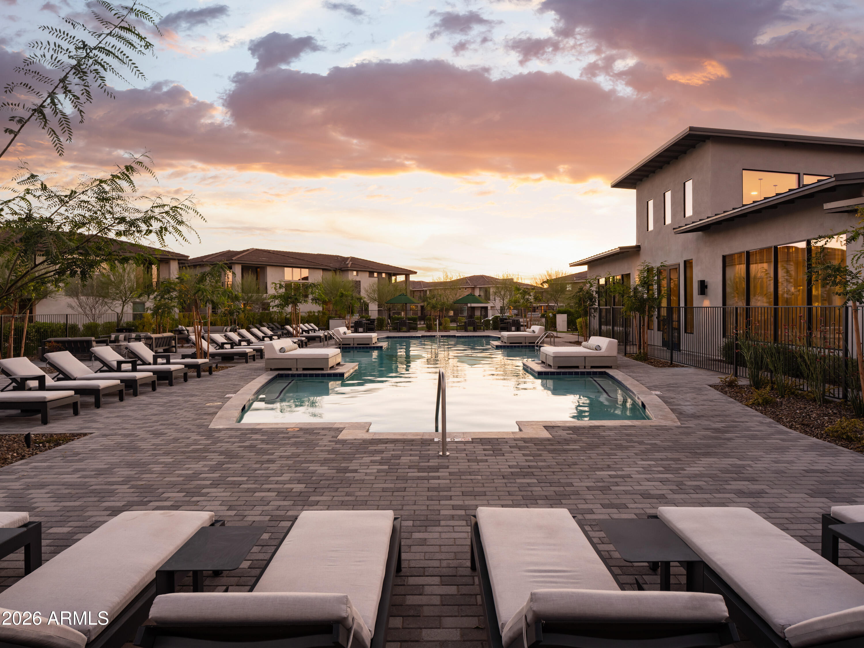 2121 W SONORAN DESERT Drive 80, Phoenix, AZ 85085
