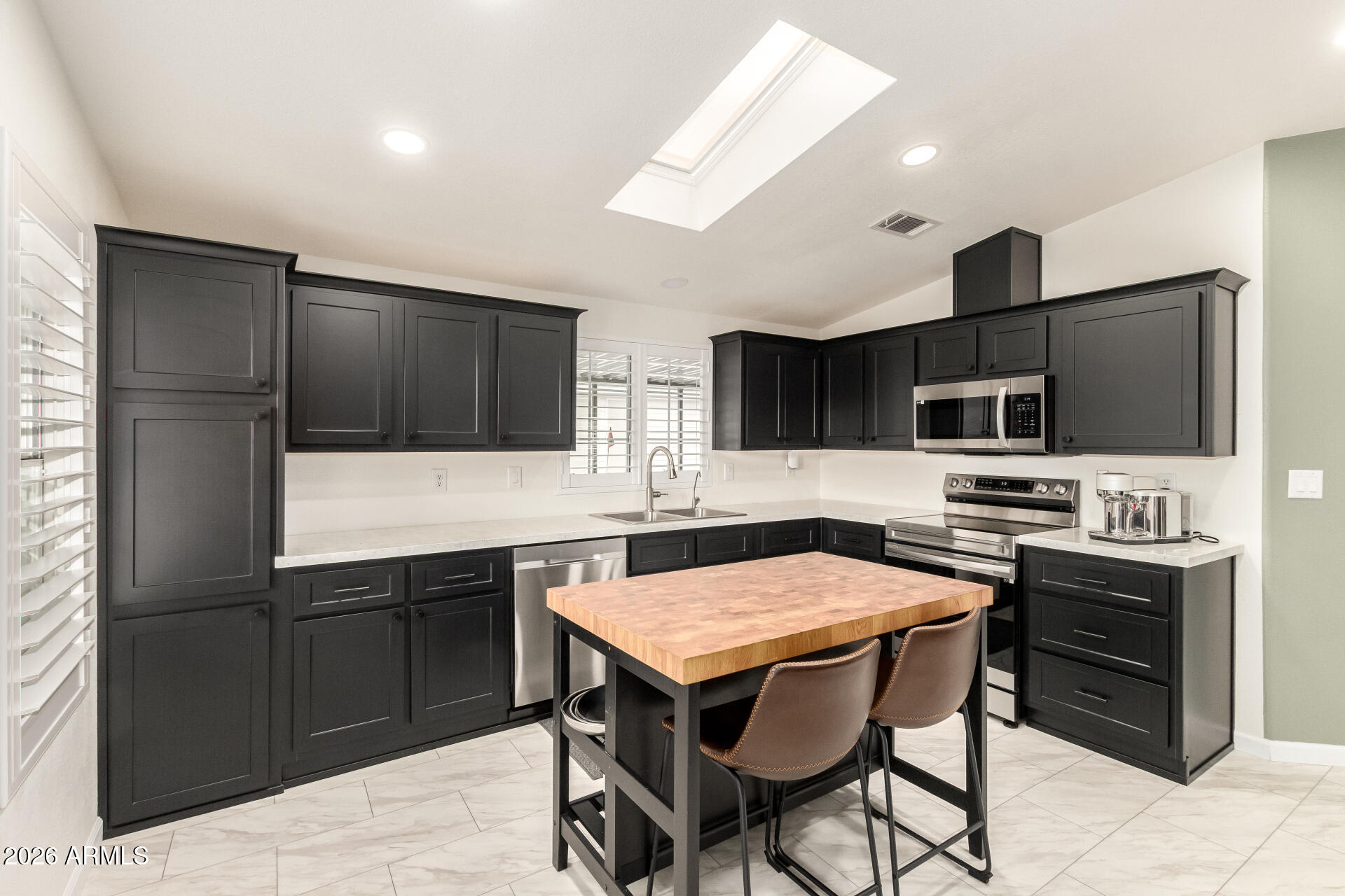 3301 S GOLDFIELD Road 2004, Apache Junction, AZ 85119