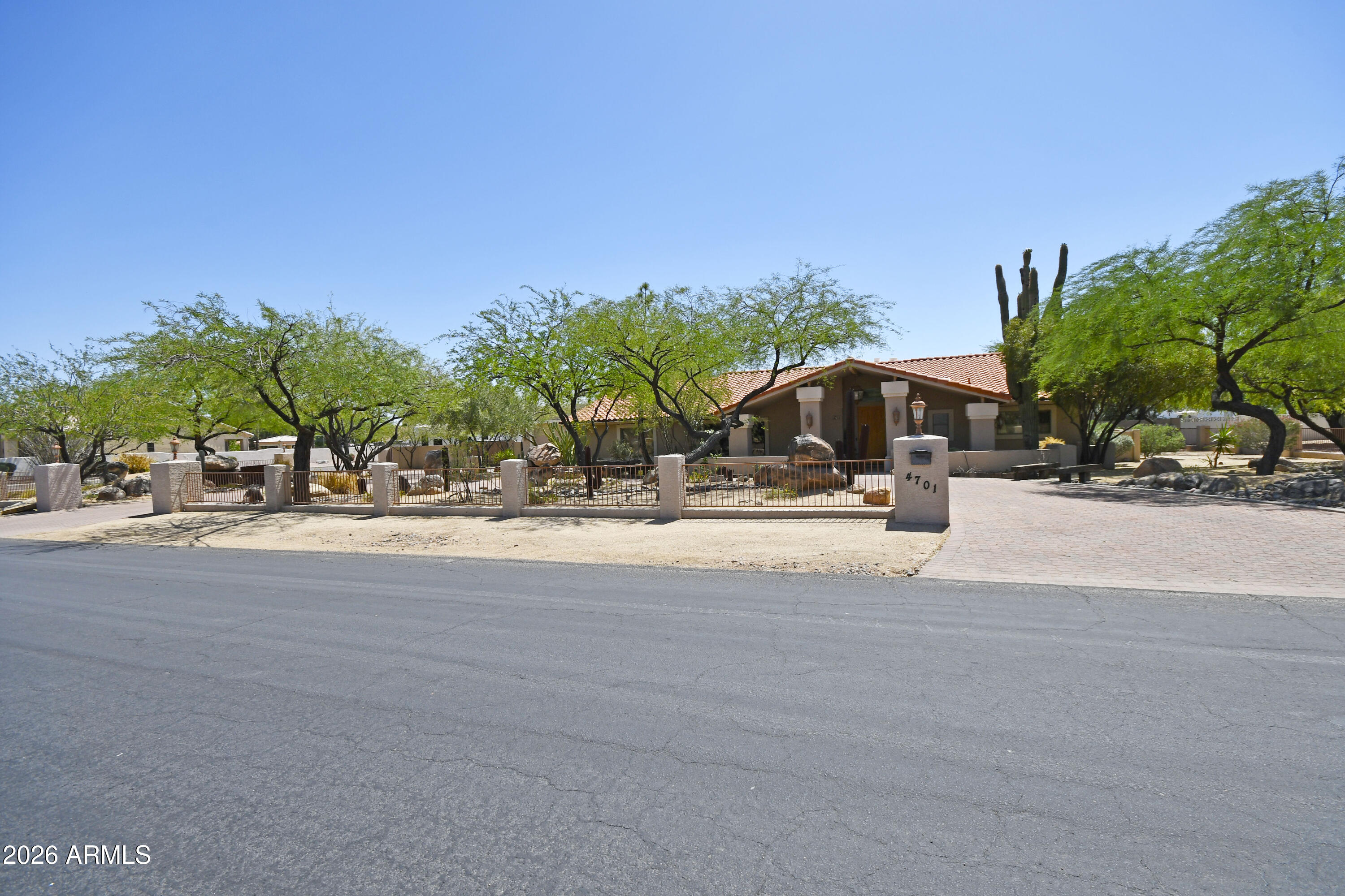 4701 W MISTY WILLOW Lane, Glendale, AZ 85310