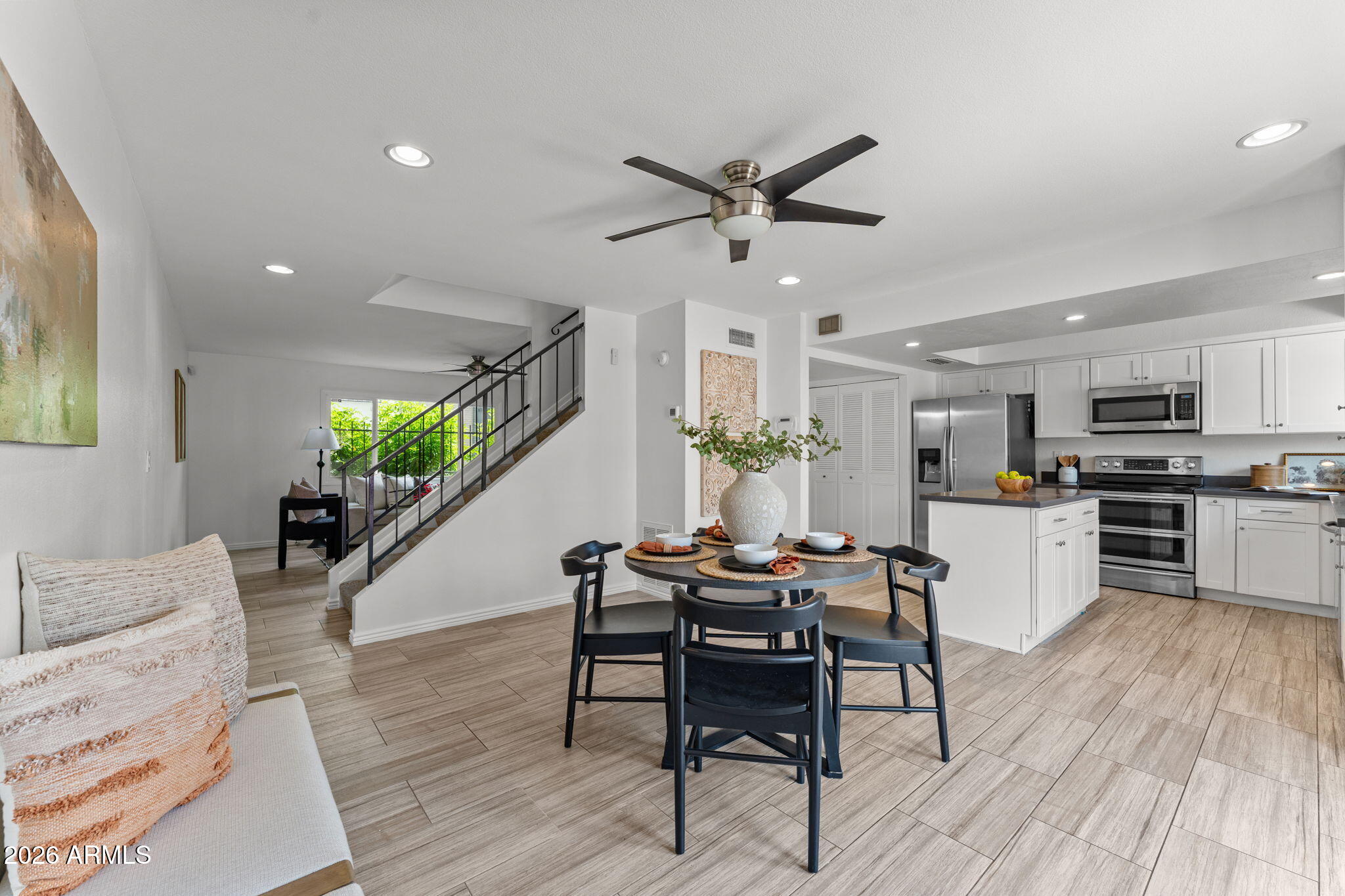 2933 E FAIRMOUNT Avenue, Phoenix, AZ 85016