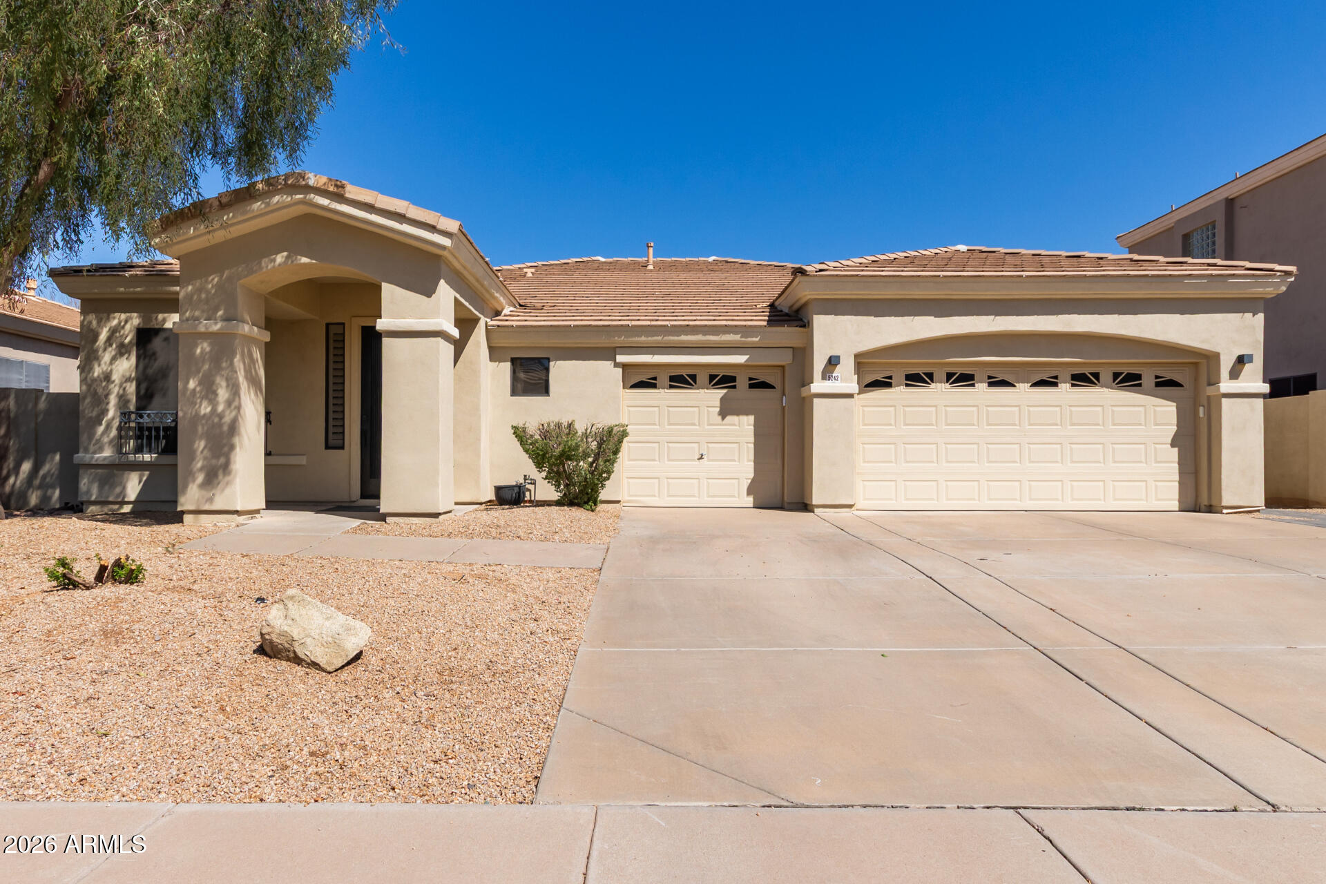 5242 E HERRERA Drive, Phoenix, AZ 85054