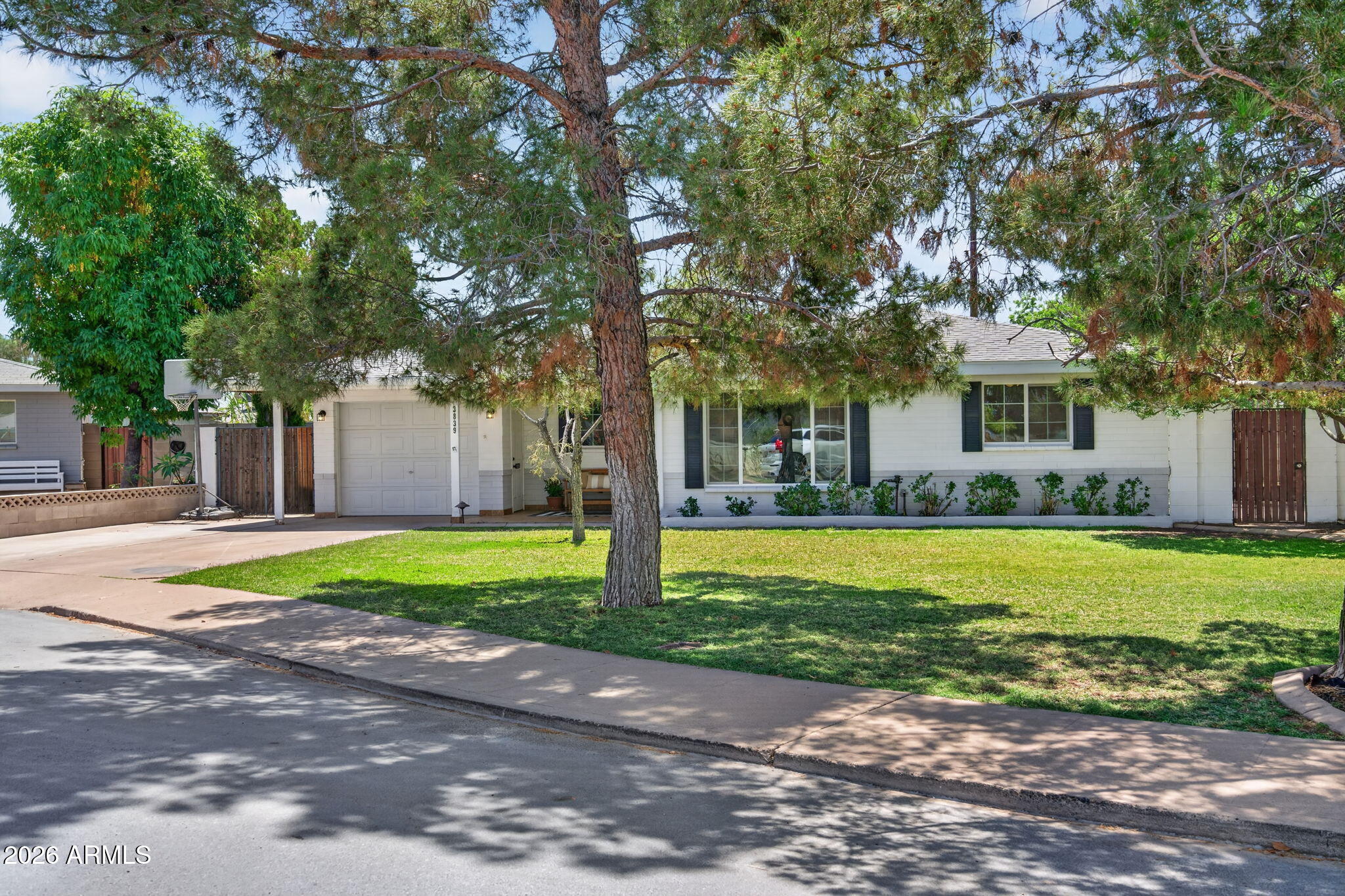 3839 E VERNON Avenue, Phoenix, AZ 85008