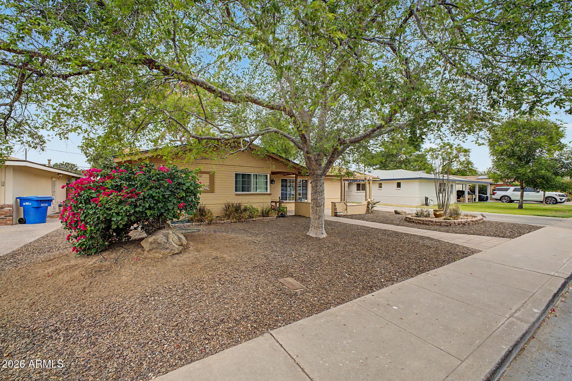 2410 N 39TH Place, Phoenix, AZ 85008