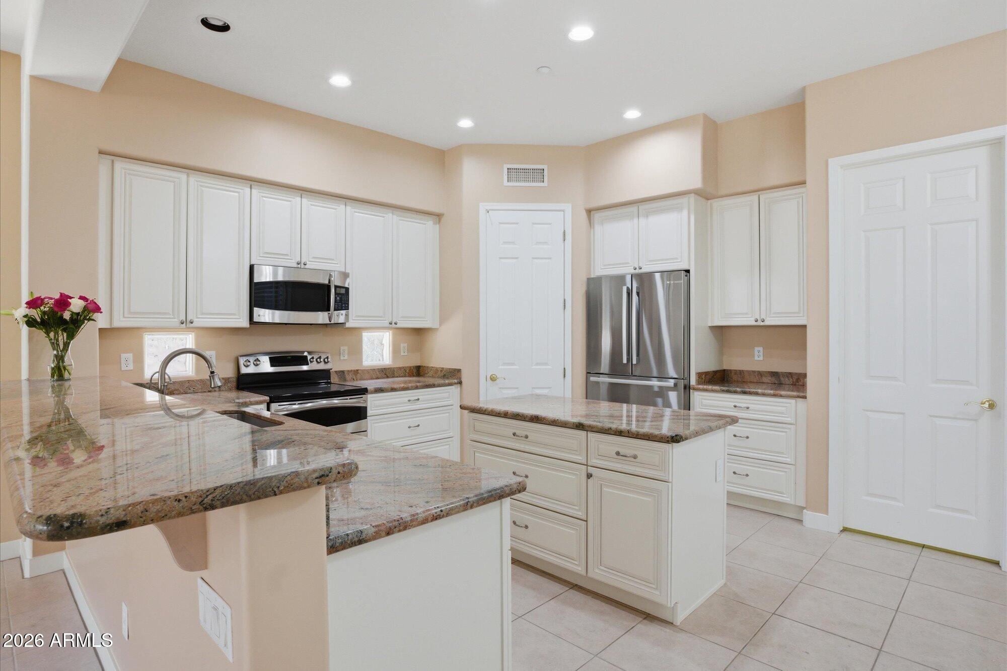 7366 E EAGLE FEATHER Road, Scottsdale, AZ 85266