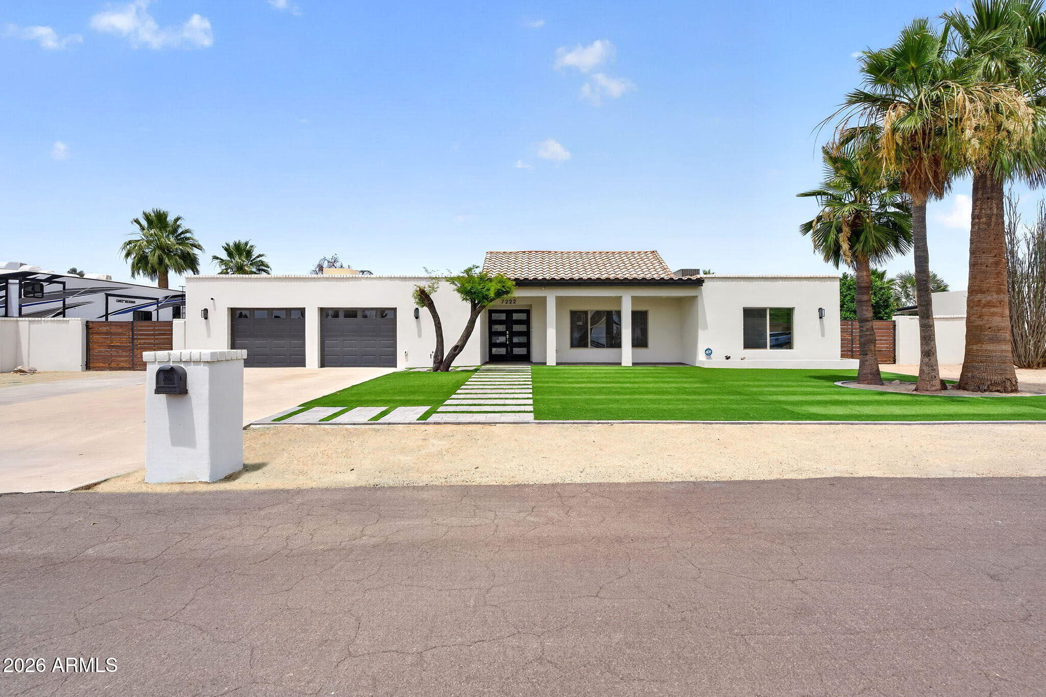 7222 W JOHN CABOT Road, Glendale, AZ 85308