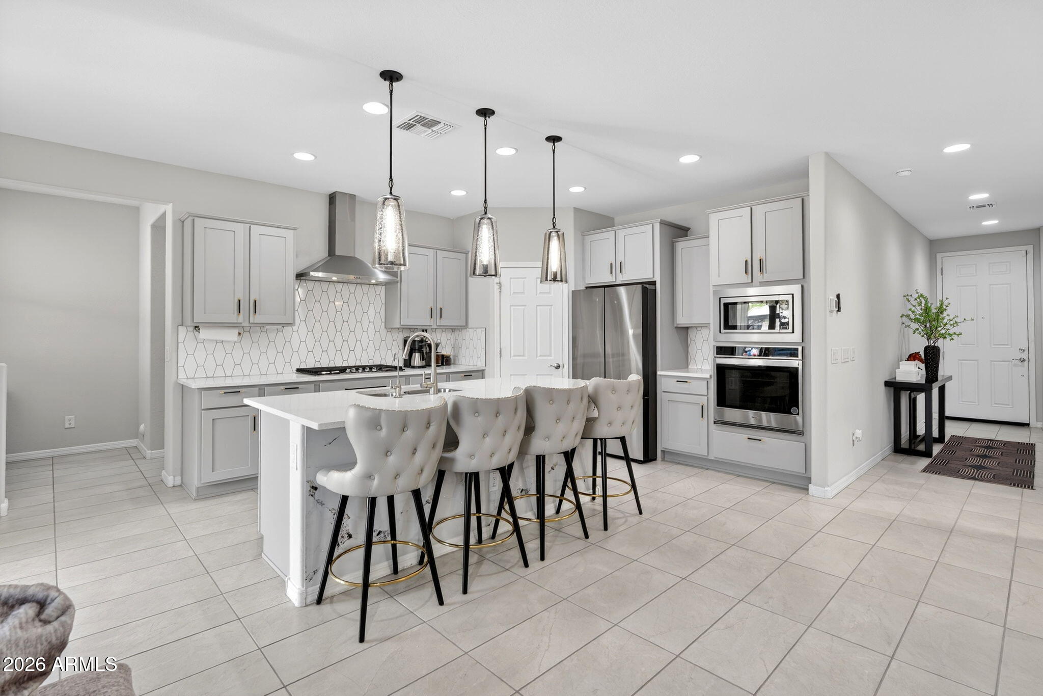 9022 W LUKE Avenue, Glendale, AZ 85305