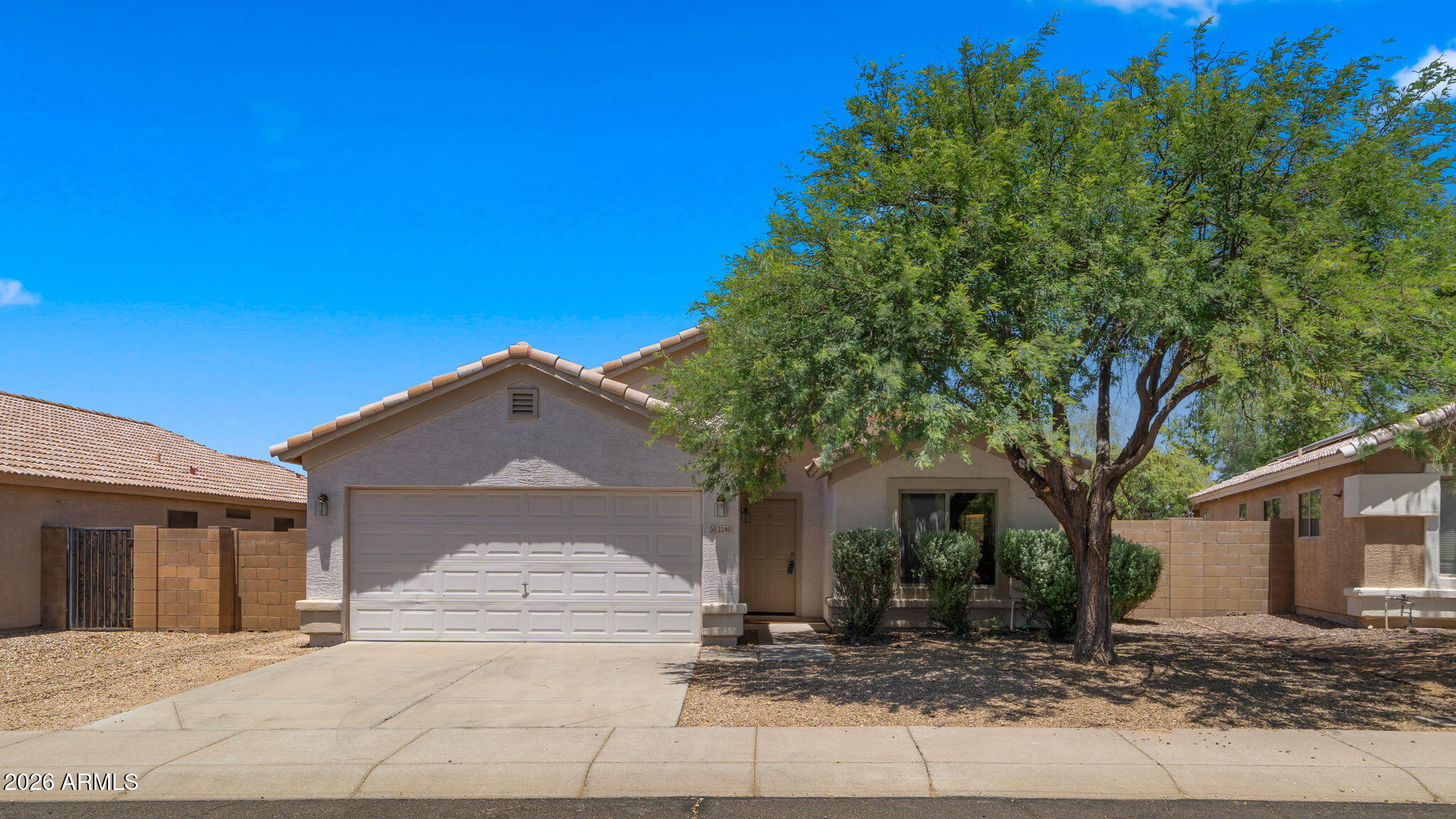 2240 E RUBY Lane, Phoenix, AZ 85024