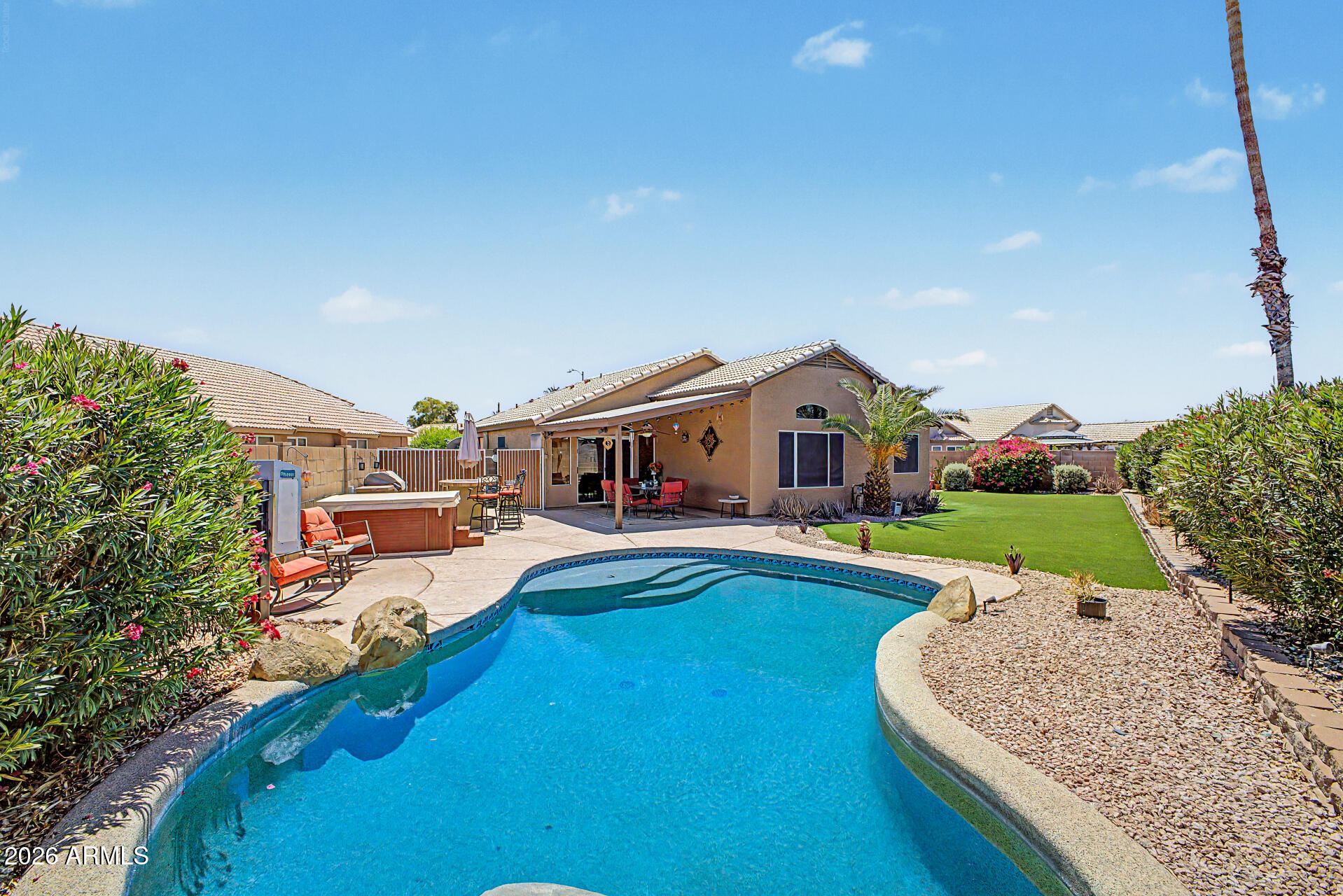 102 W MORROW Drive, Phoenix, AZ 85027