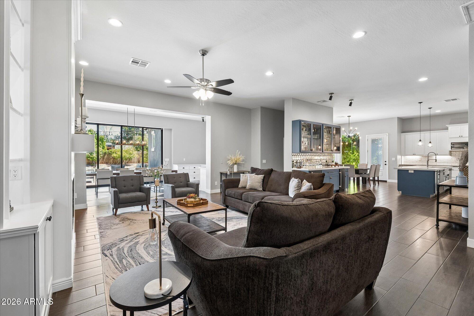 3324 E OSBORN Road, Phoenix, AZ 85018