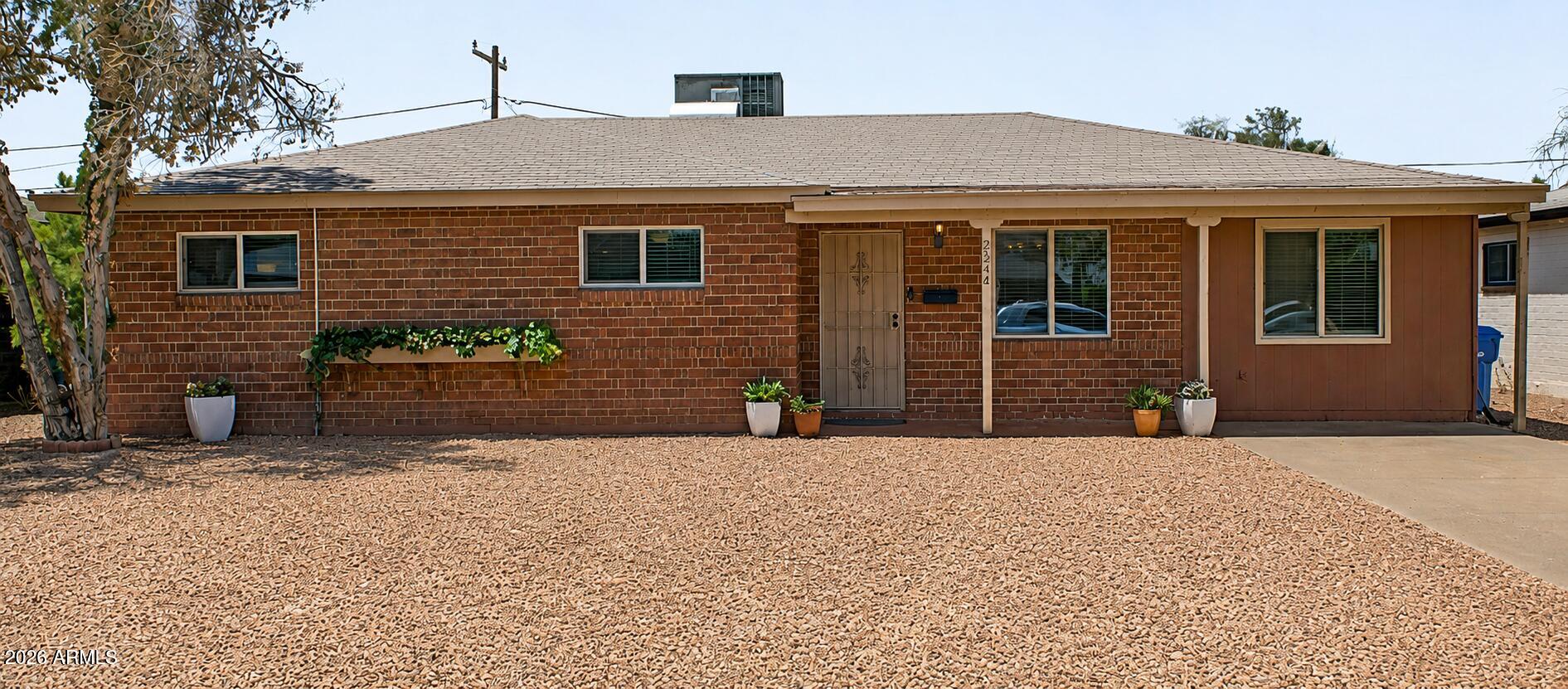 2344 W MITCHELL Drive, Phoenix, AZ 85015