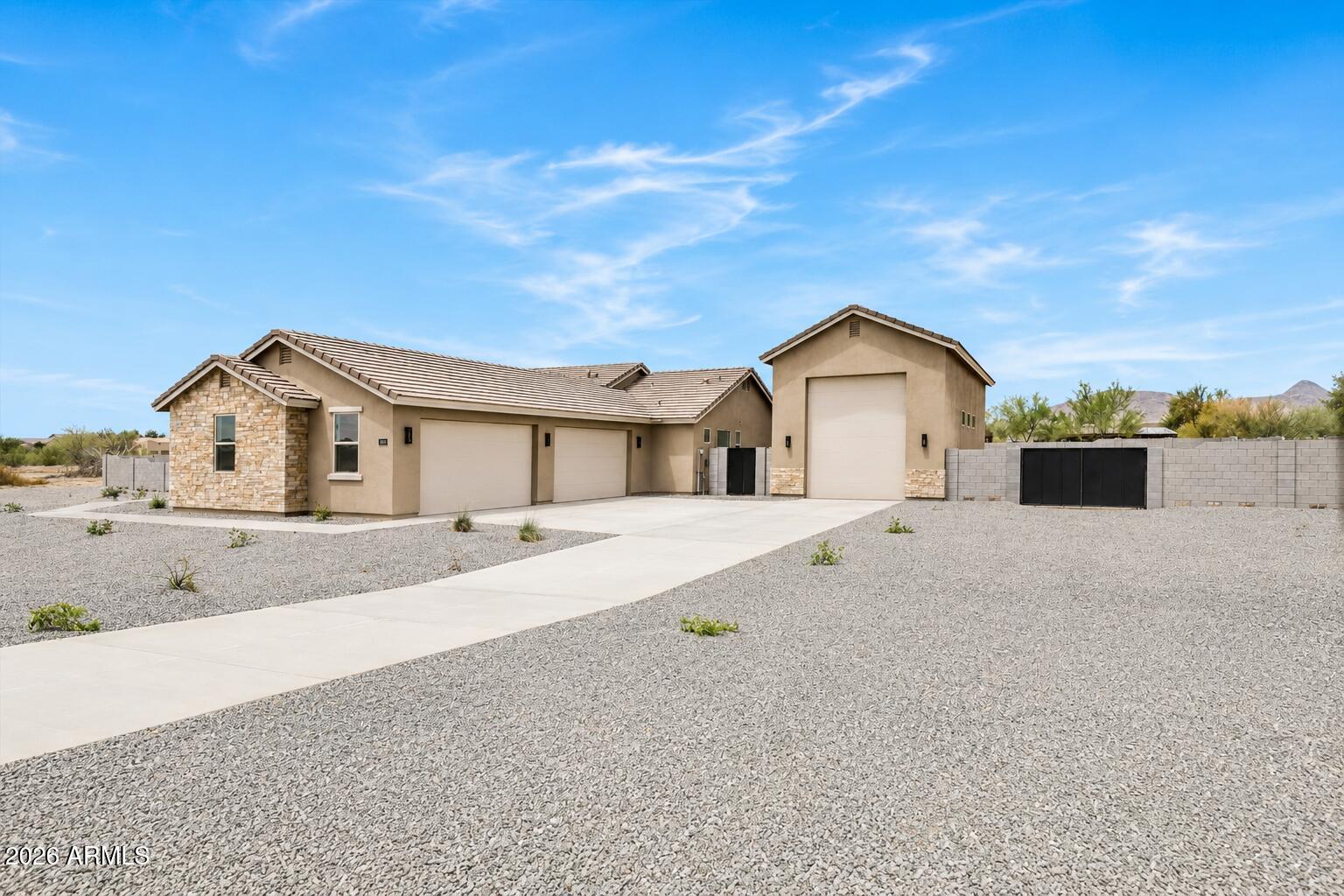 1686 E Carriage Lane, Phoenix, AZ 85086