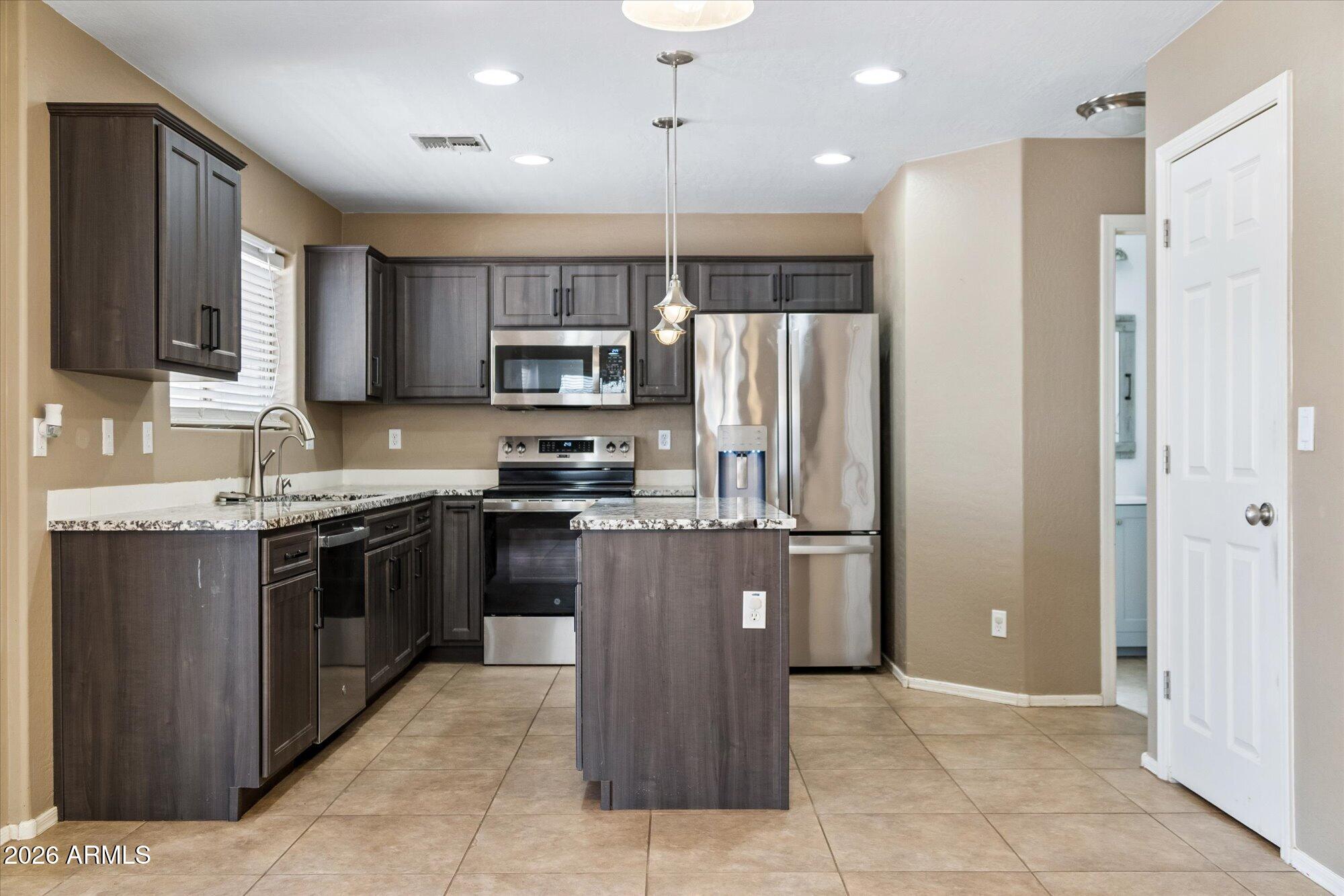 157 W DESERT VISTA Trail, San Tan Valley, AZ 85143