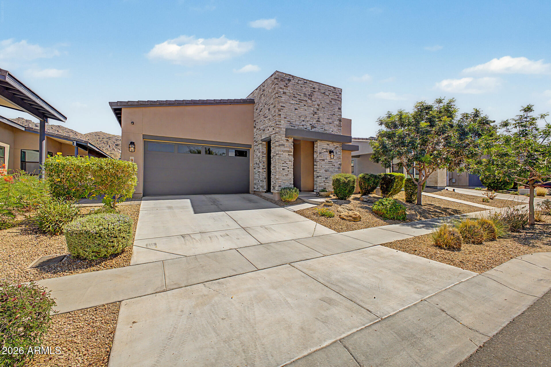 937 E LA MIRADA Drive, Phoenix, AZ 85042