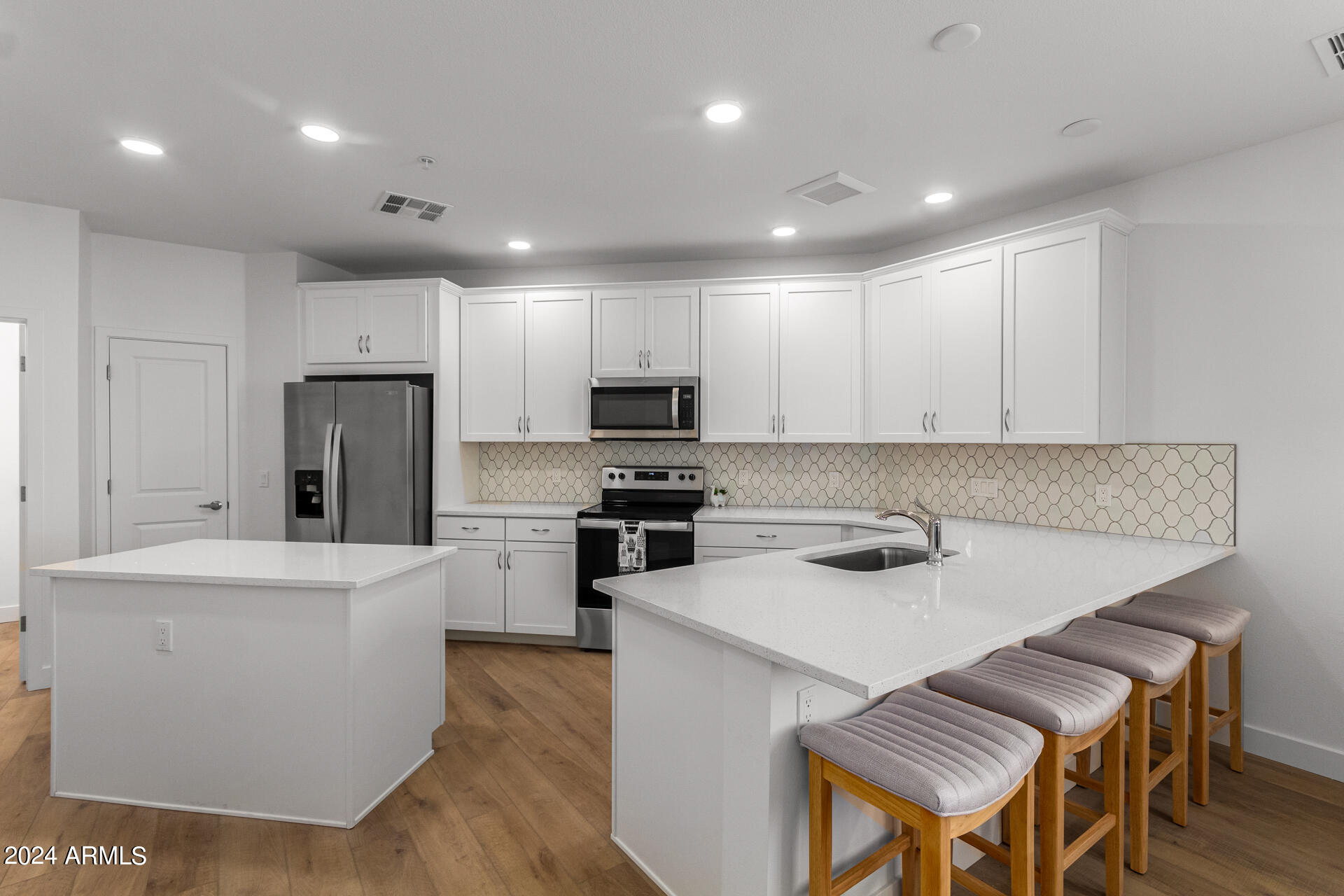 2511 W QUEEN CREEK Road 374, Chandler, AZ 85248