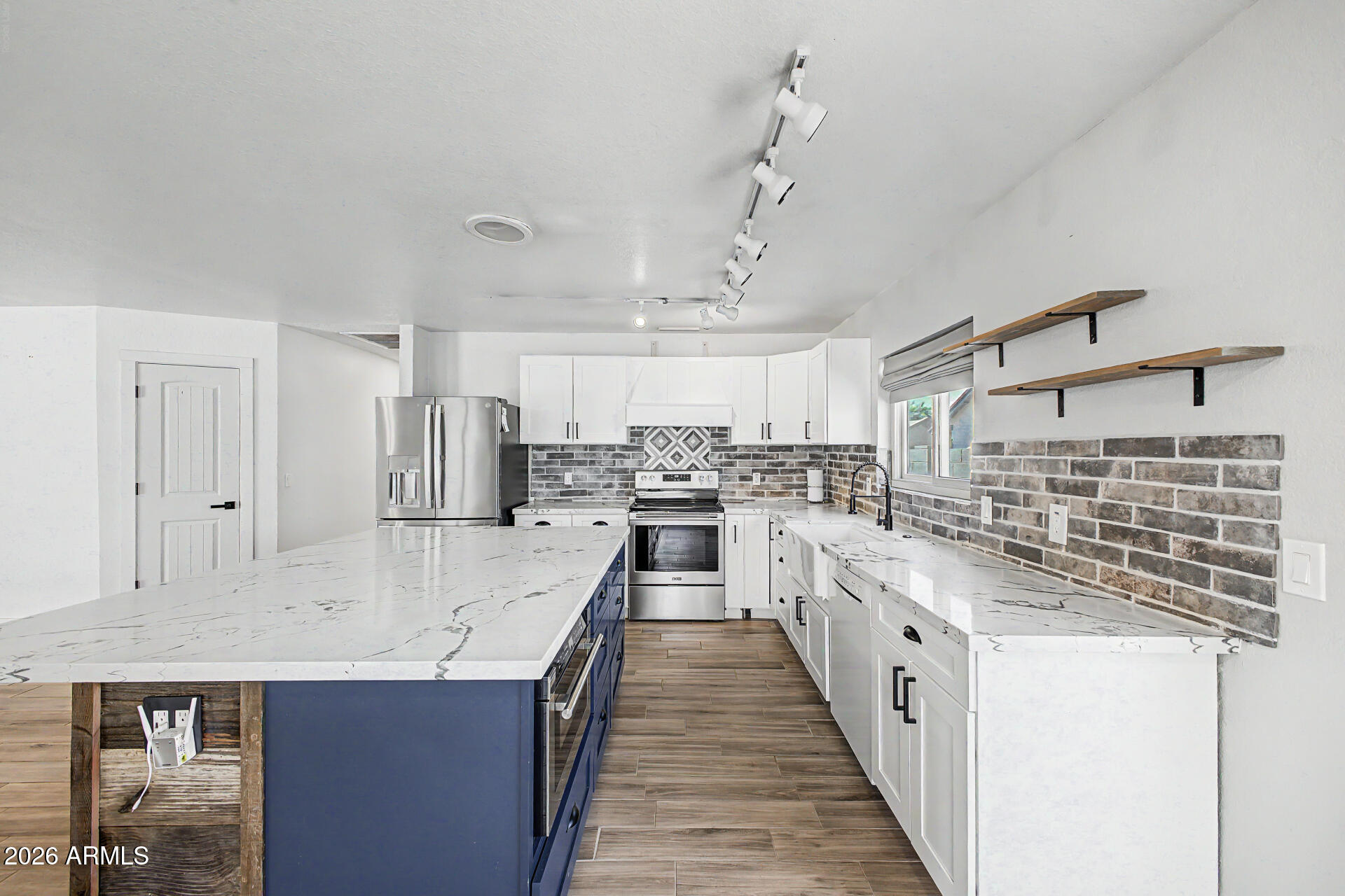 8118 E FOUNTAIN Street, Mesa, AZ 85207