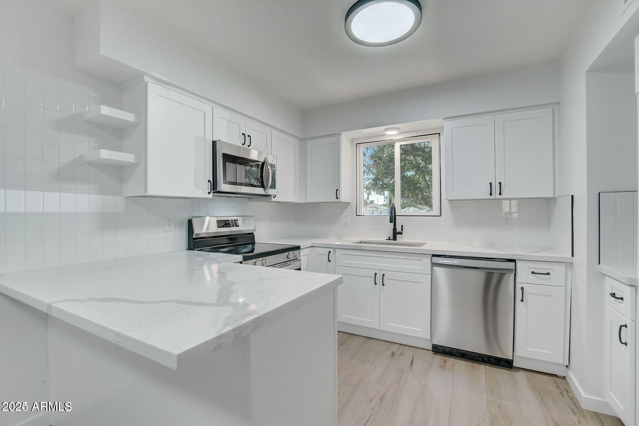 687 N JACKSON Street, Chandler, AZ 85225