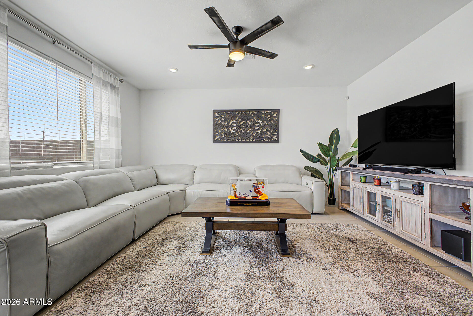 5833 S 23RD Drive, Phoenix, AZ 85041