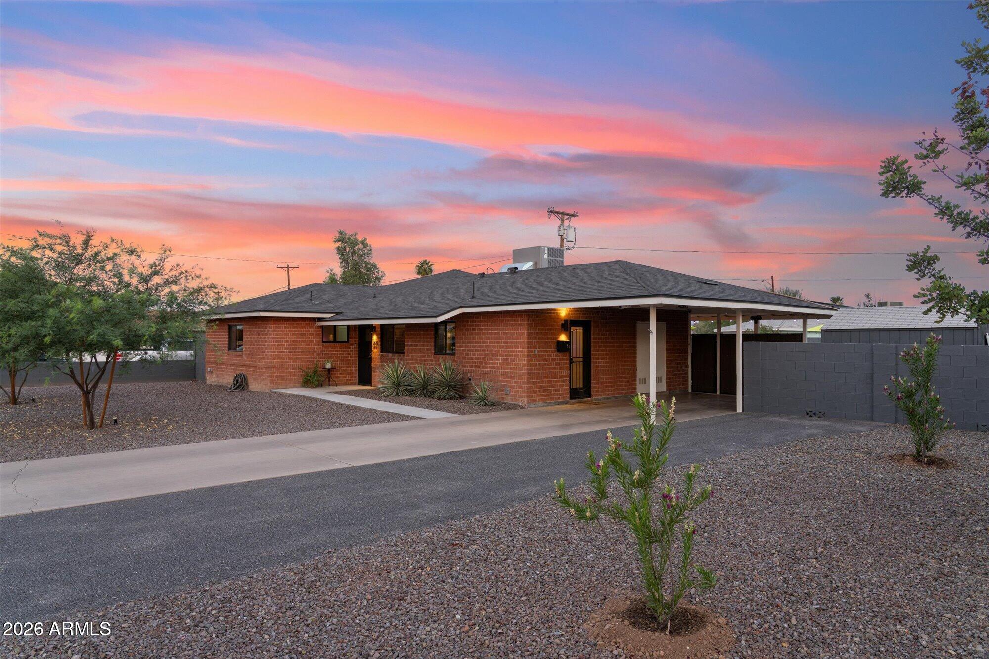 2011 W CAMPBELL Avenue, Phoenix, AZ 85015