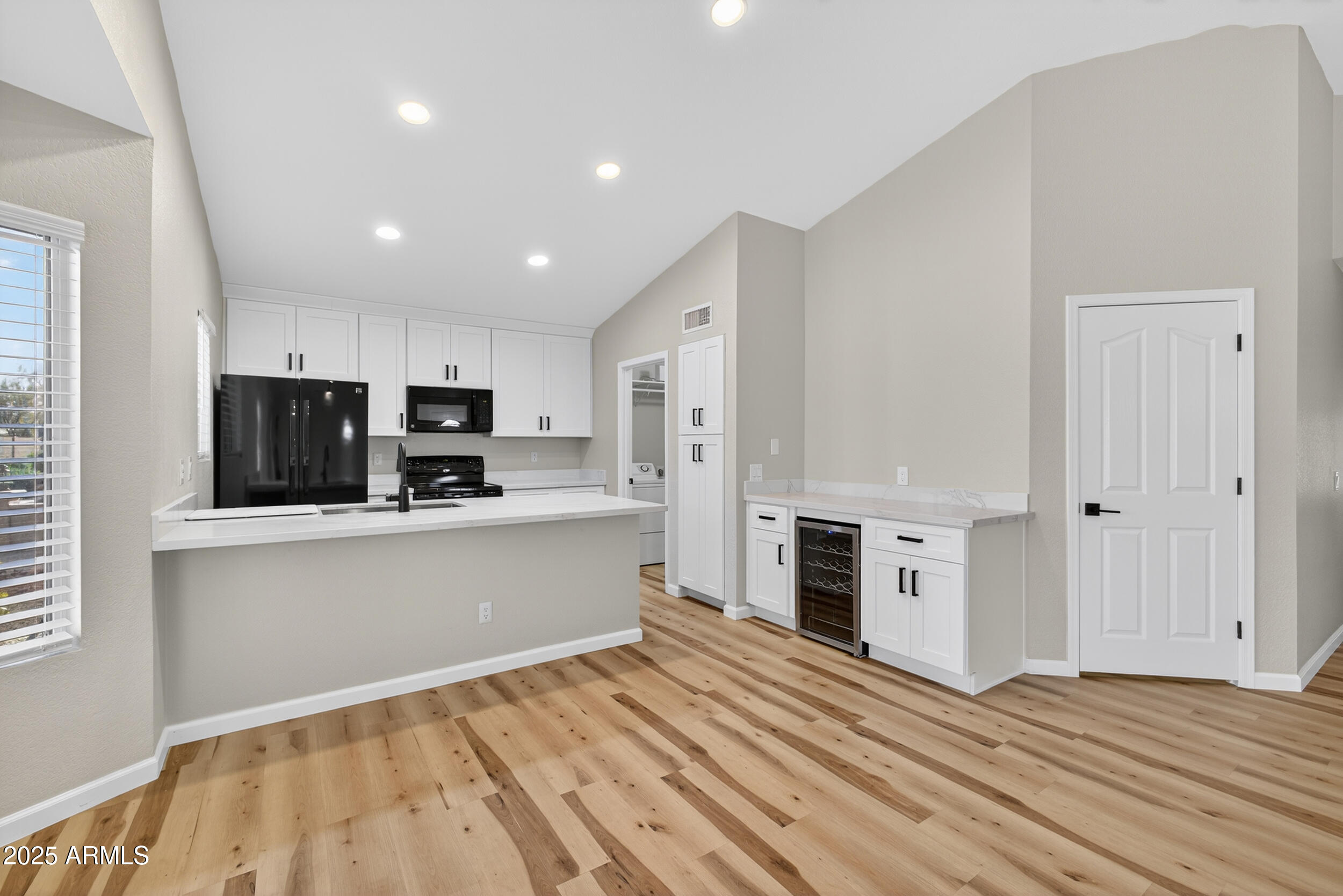 6831 S OAKMONT Drive, Chandler, AZ 85249