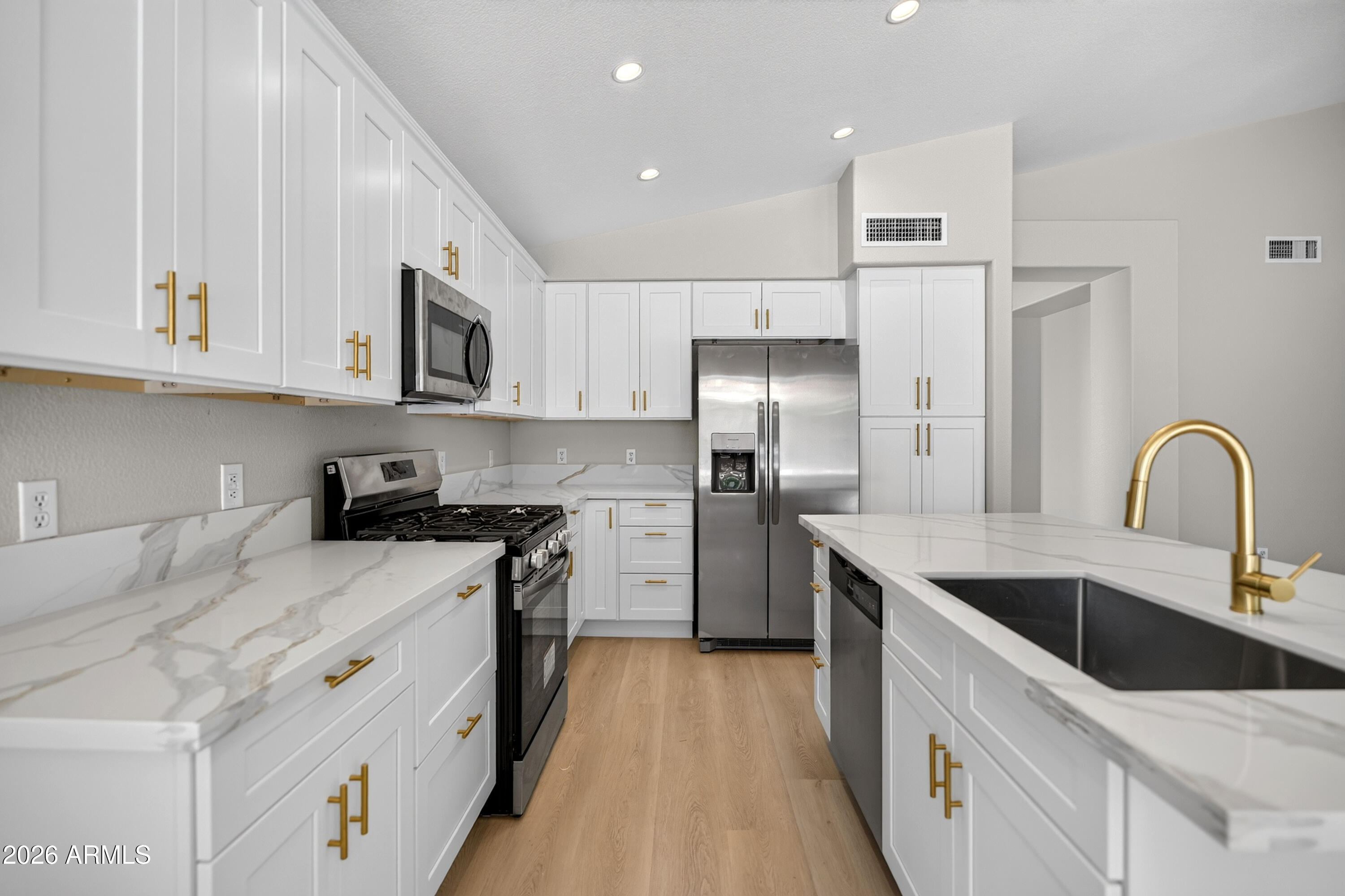 2480 S WALNUT Drive, Chandler, AZ 85286