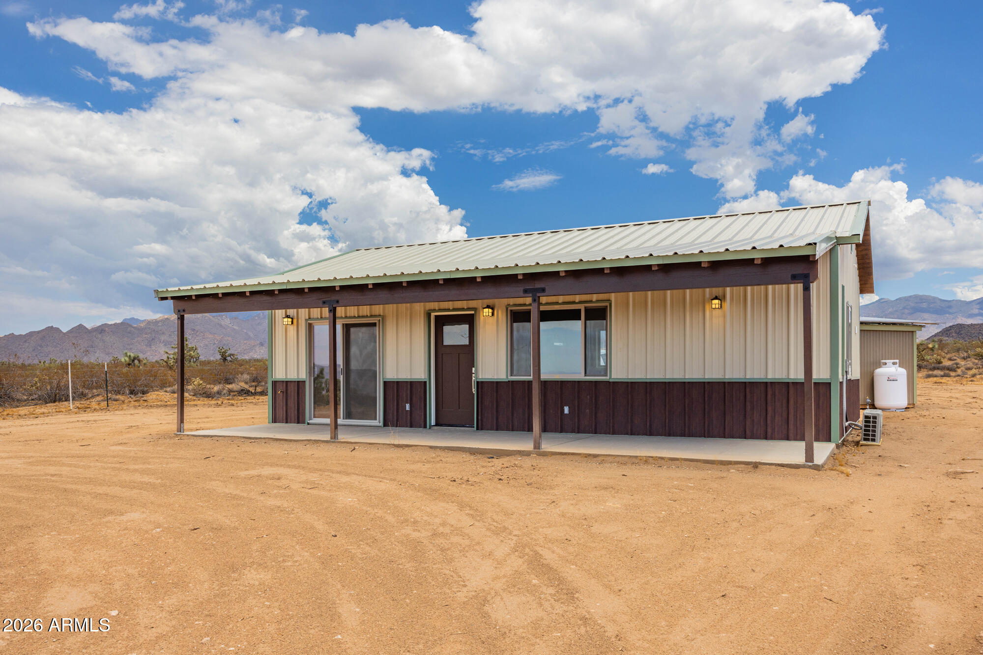 14176 S Nash Road, Yucca, AZ 86438