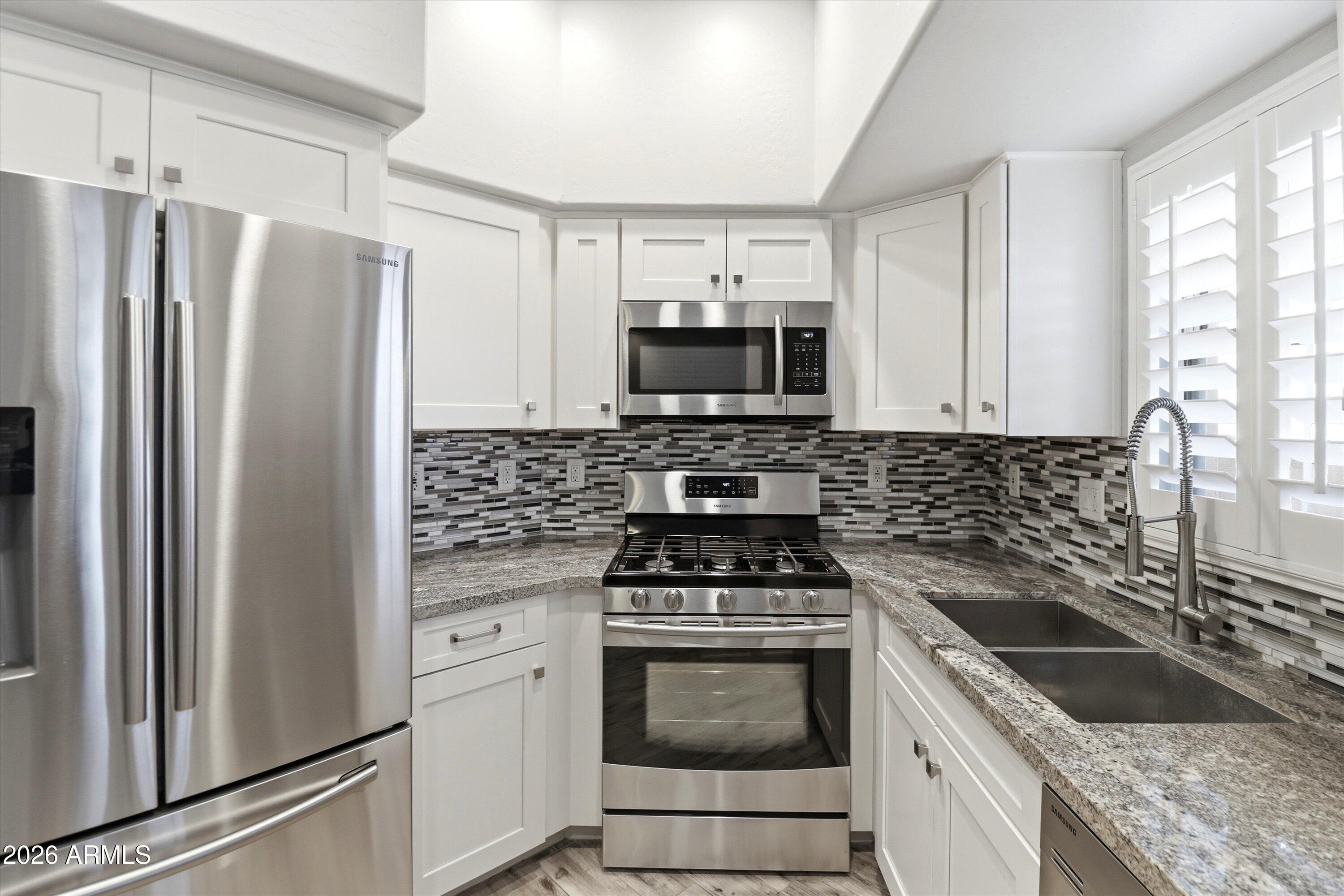 5015 E CHEYENNE Drive 17, Phoenix, AZ 85044