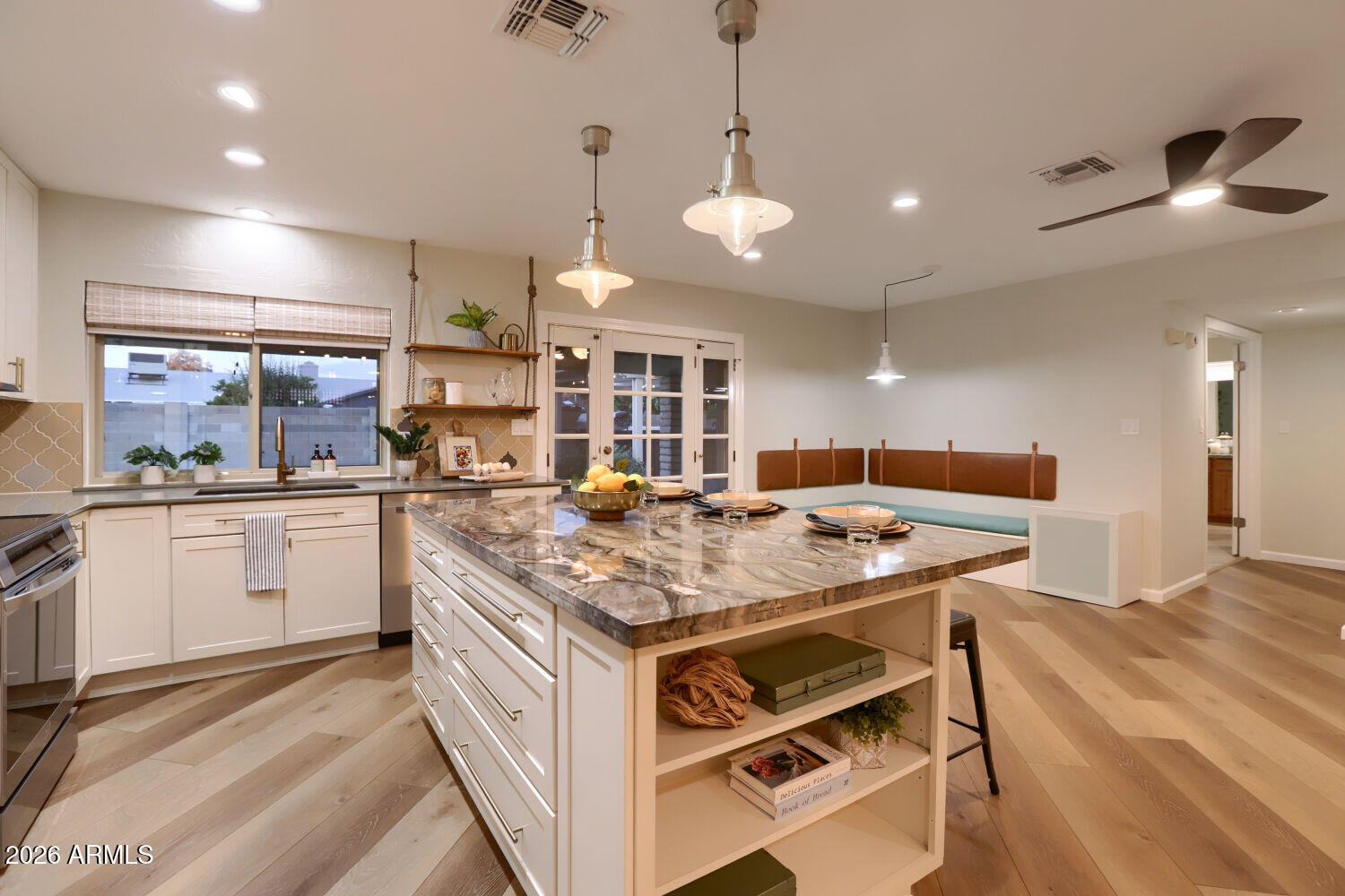 3641 W GRANDVIEW Road, Phoenix, AZ 85053