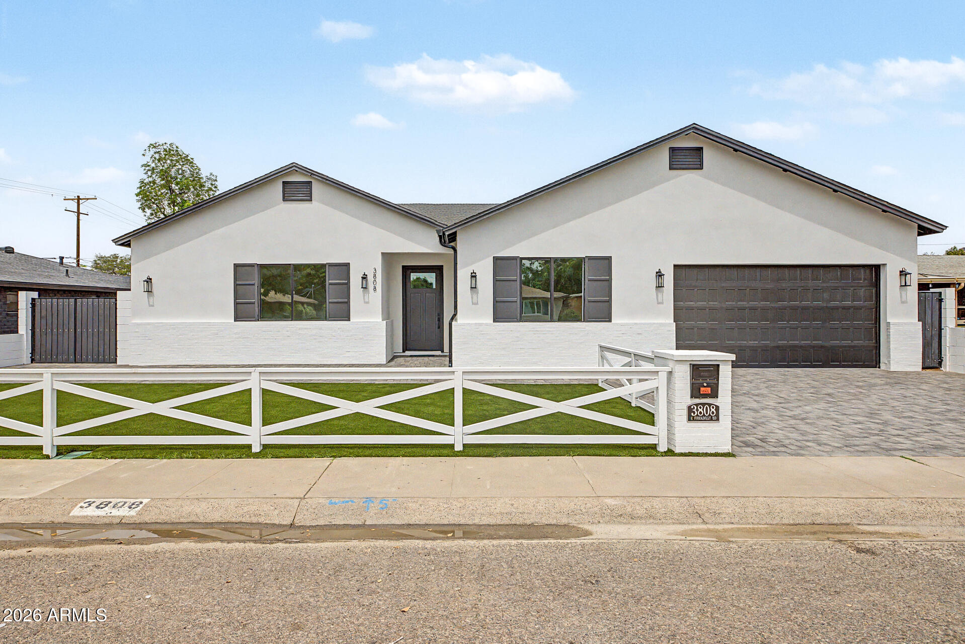 3229 E ROMA Avenue, Phoenix, AZ 85018