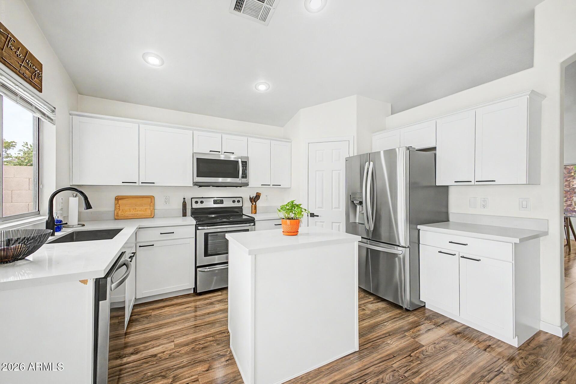 822 E MONONA Drive, Phoenix, AZ 85024