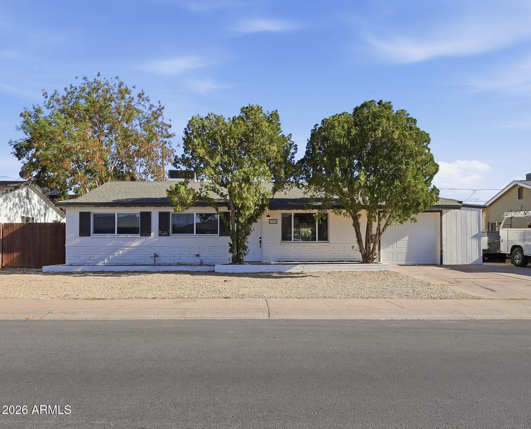 3327 W CHARTER OAK Road, Phoenix, AZ 85029