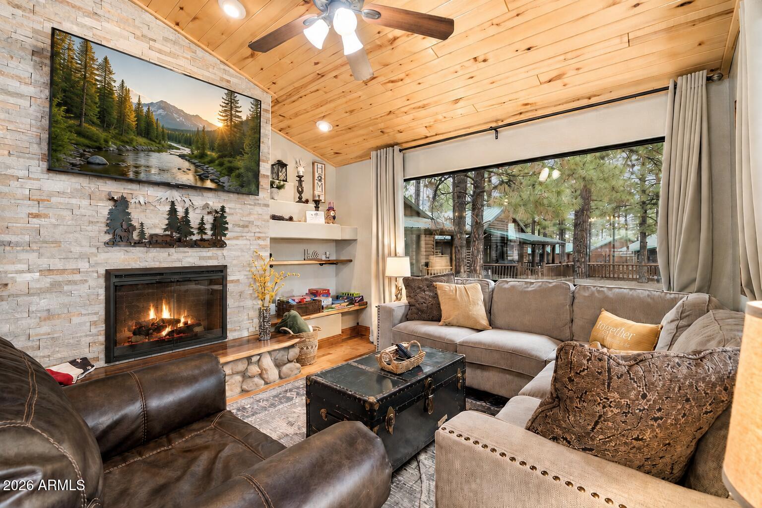 2722 HIGH PINE Loop, Overgaard, AZ 85933