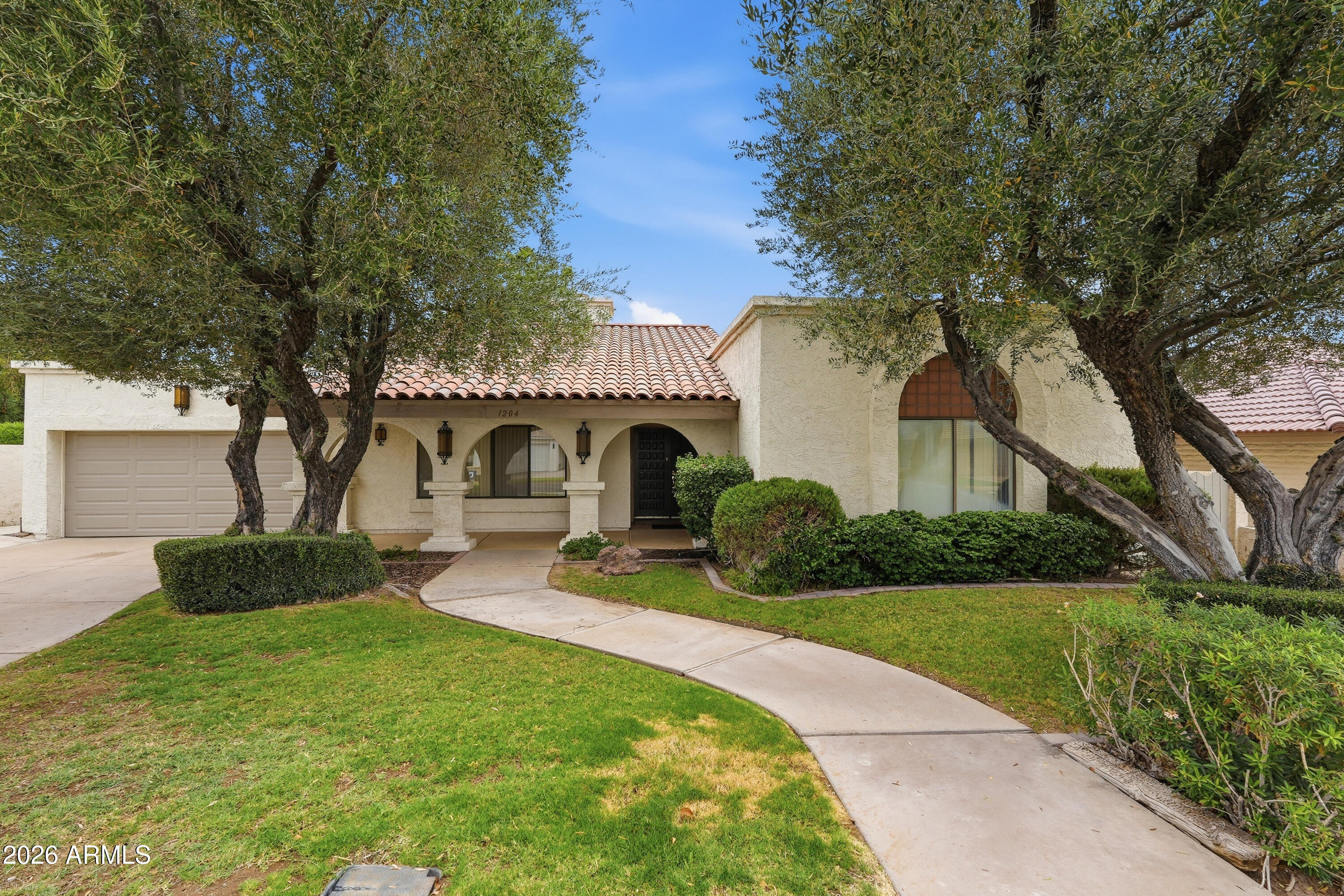 1204 E COMMODORE Place, Tempe, AZ 85283