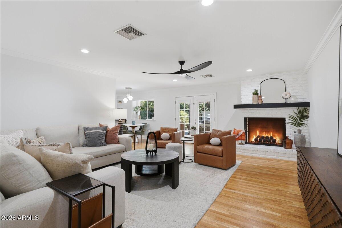 216 E GLENN Drive, Phoenix, AZ 85020