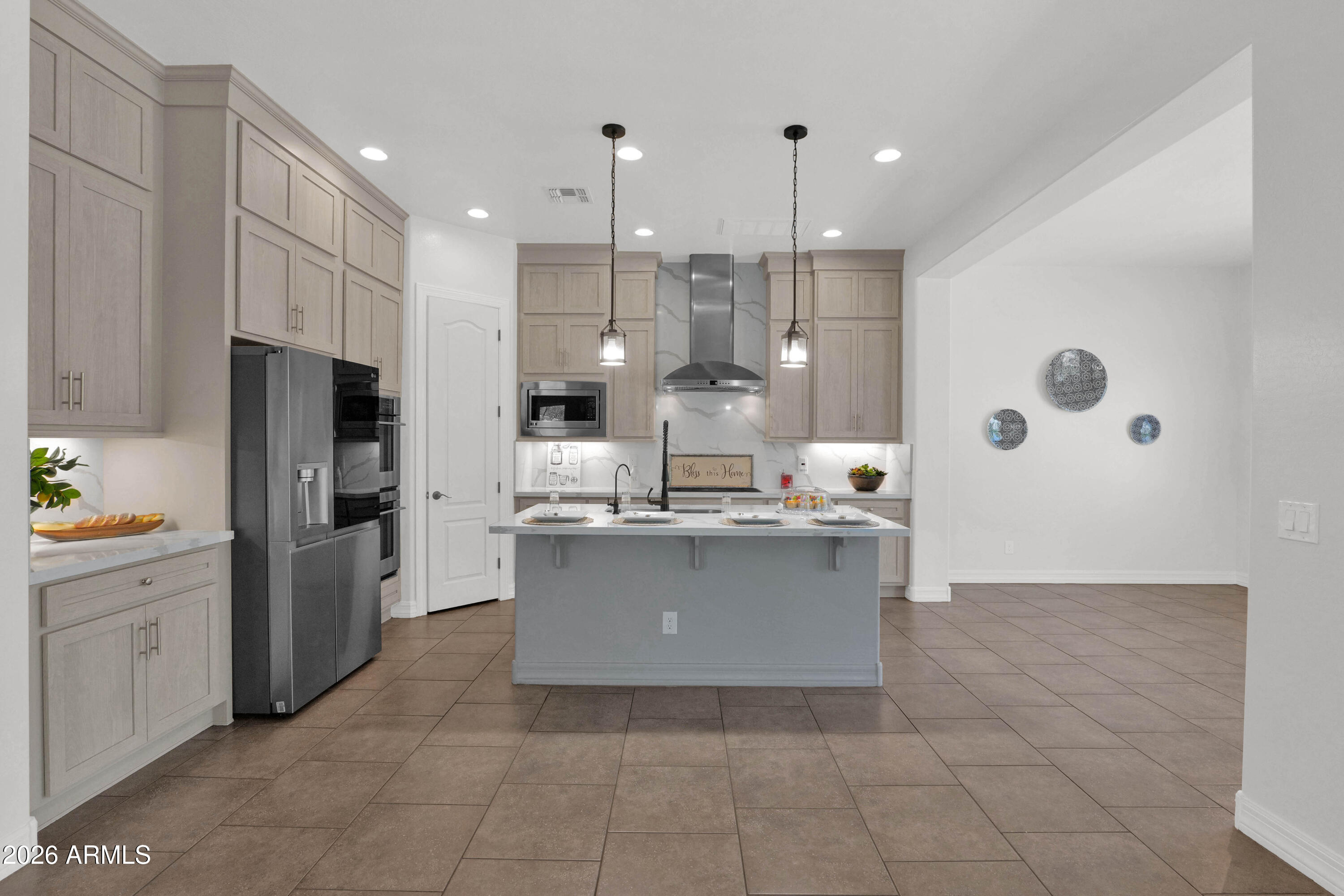2282 E TOMAHAWK Drive, Gilbert, AZ 85298