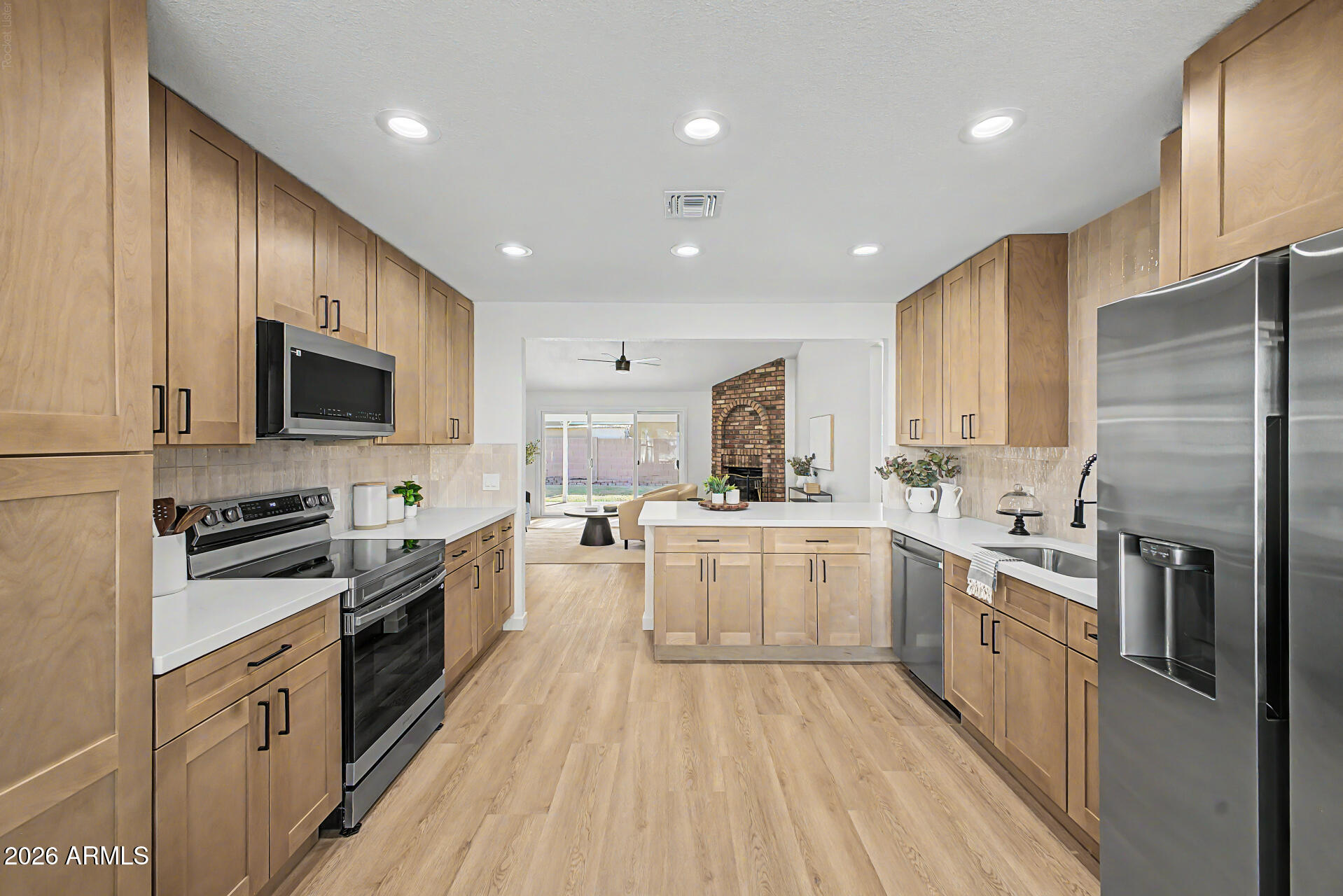 202 S KENNETH Place, Chandler, AZ 85226