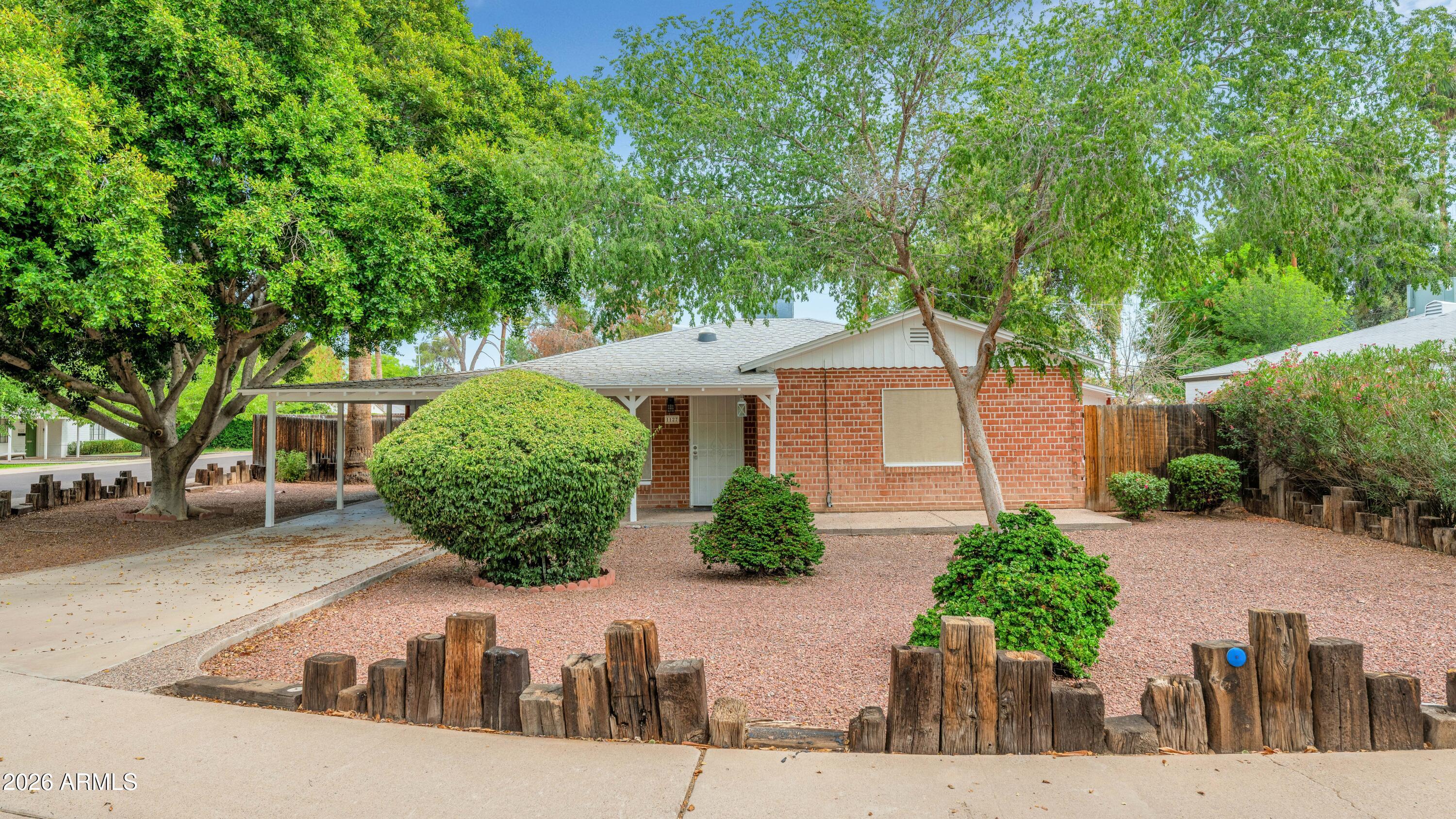 1127 S UNA Avenue, Tempe, AZ 85281