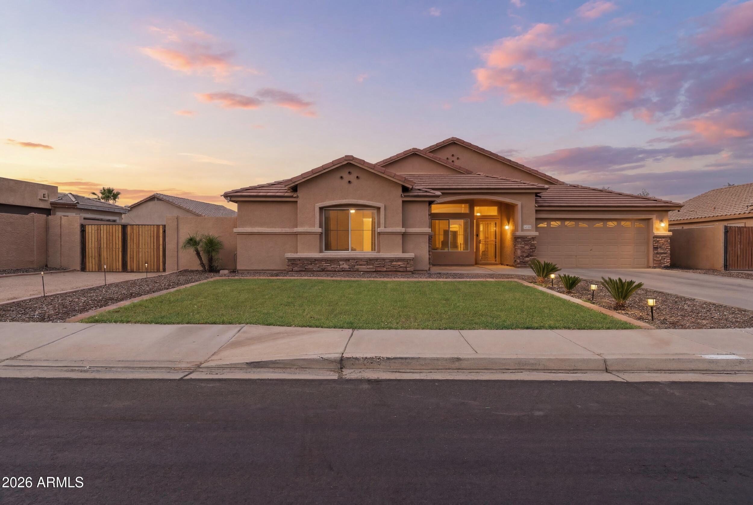 7329 N 82ND Avenue, Glendale, AZ 85303