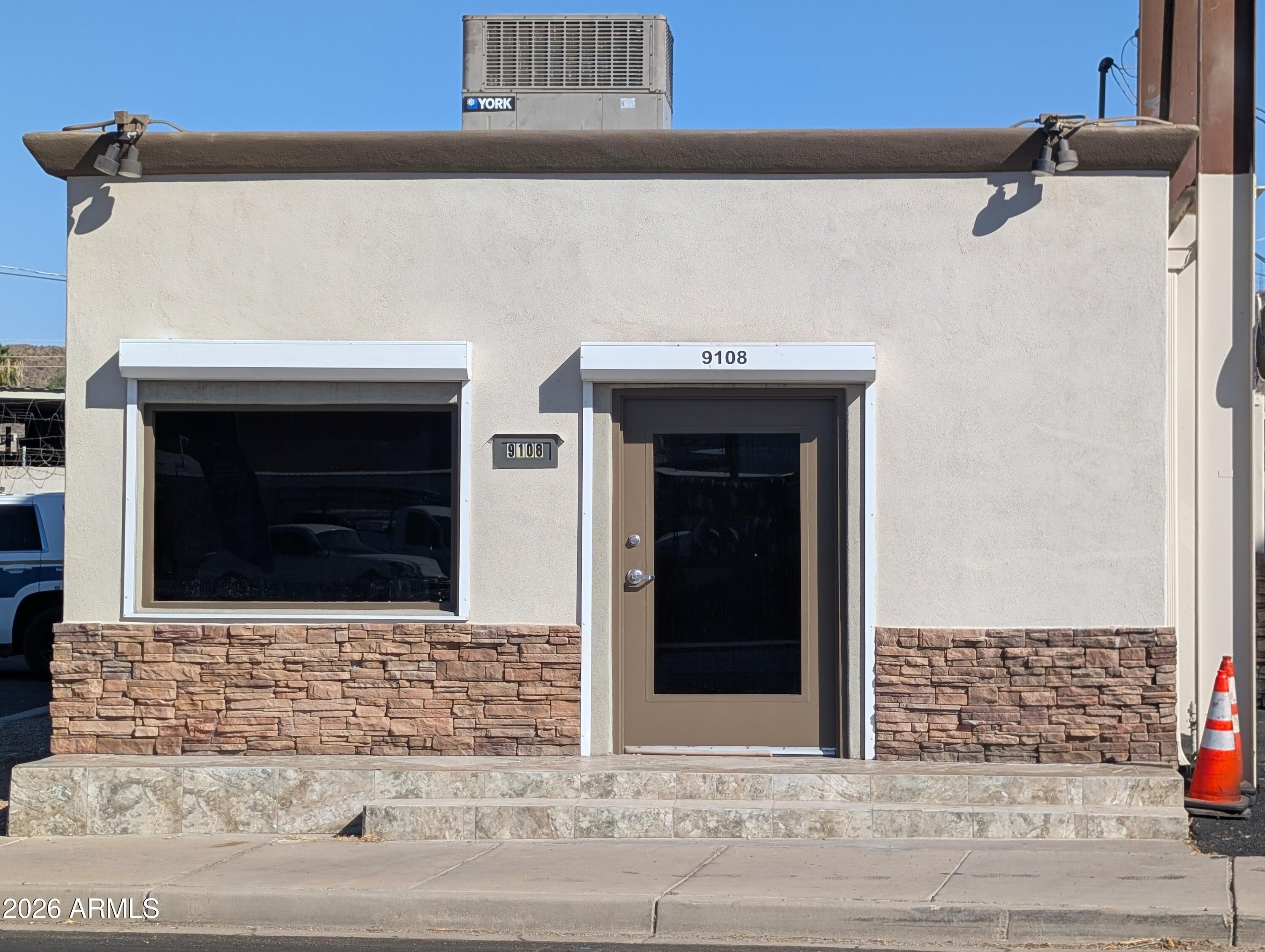 9108 N CAVE CREEK Road, Phoenix, AZ 85020