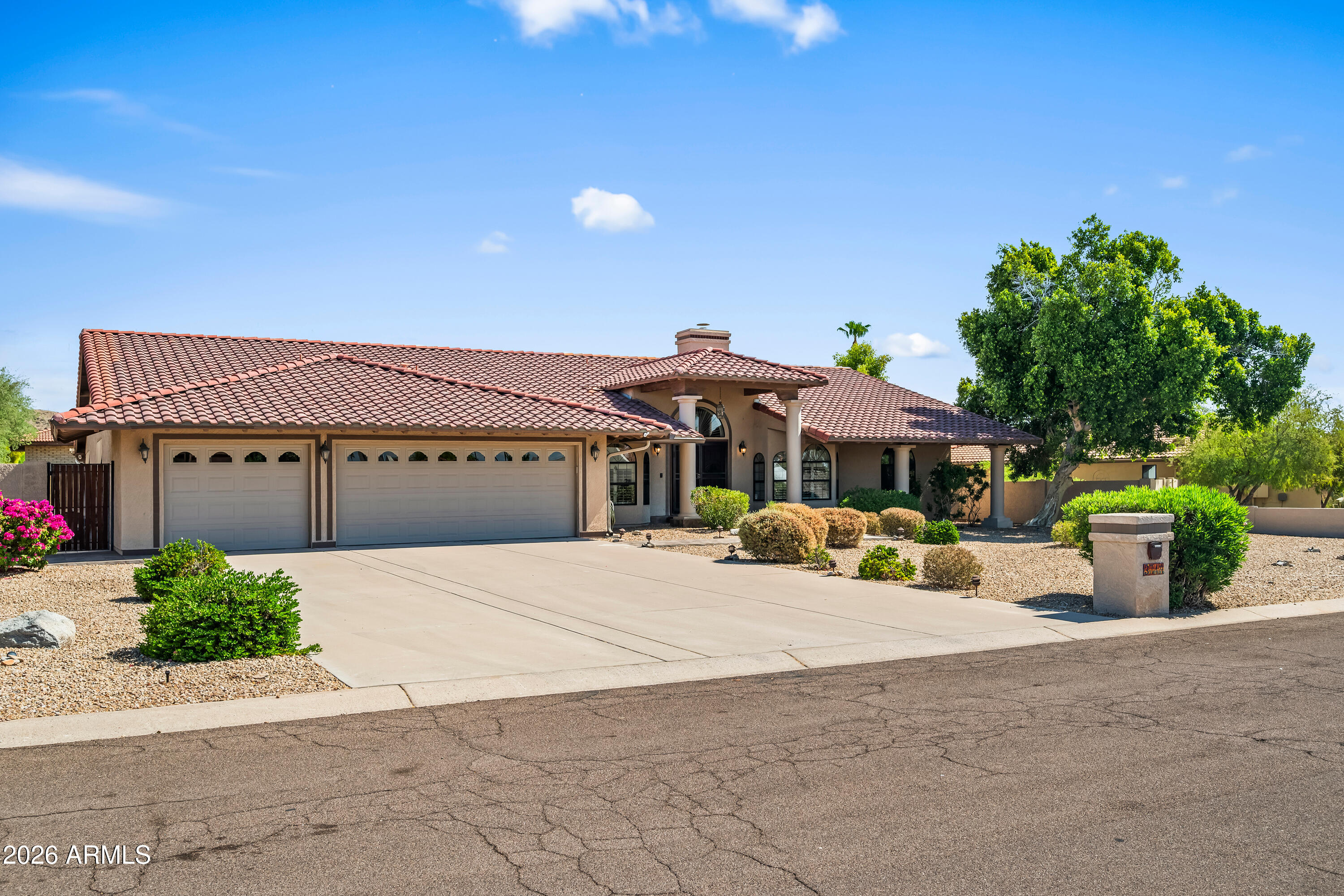 3714 E DAKOTA Drive, Phoenix, AZ 85044