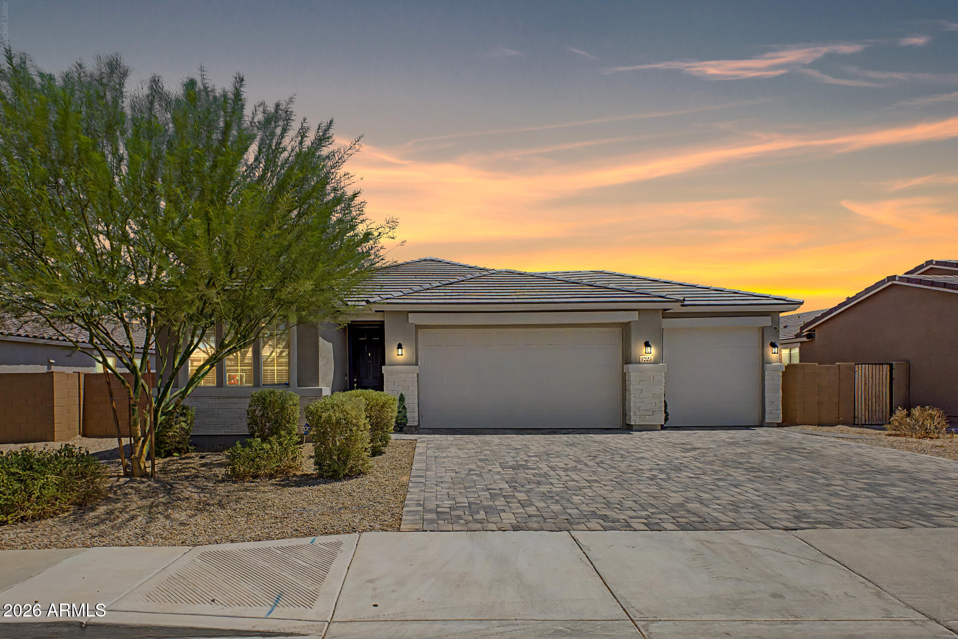 1225 E JAHNS Drive, Casa Grande, AZ 85122
