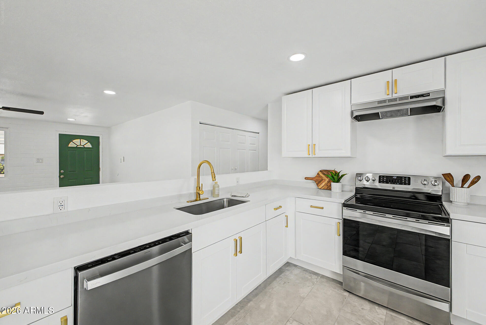 7254 W WOLF Street, Phoenix, AZ 85033