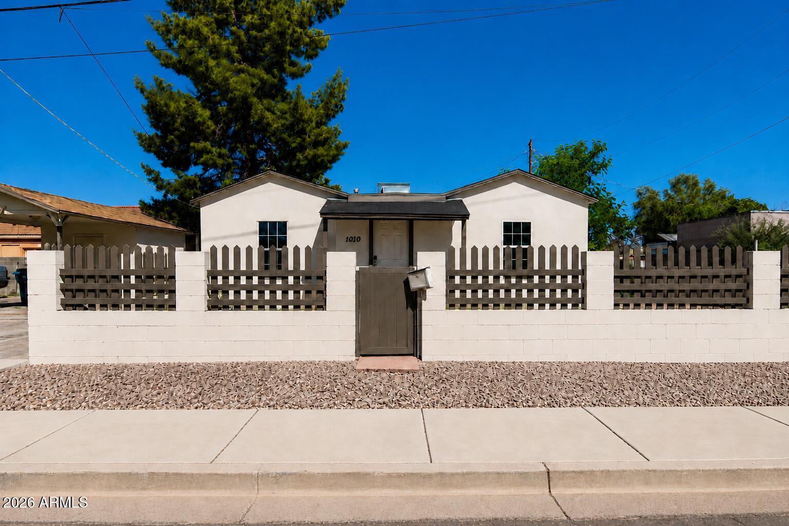 1010 E CHIPMAN Road, Phoenix, AZ 85040