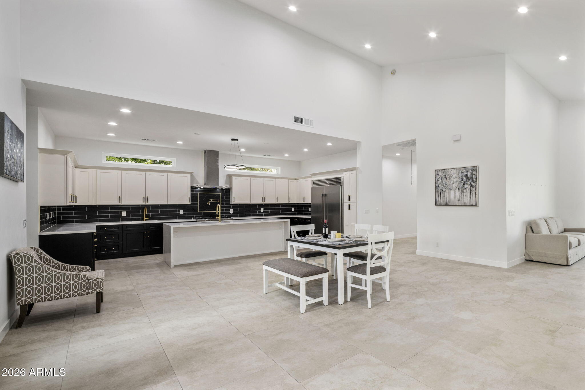707 E OCOTILLO Road, Phoenix, AZ 85014