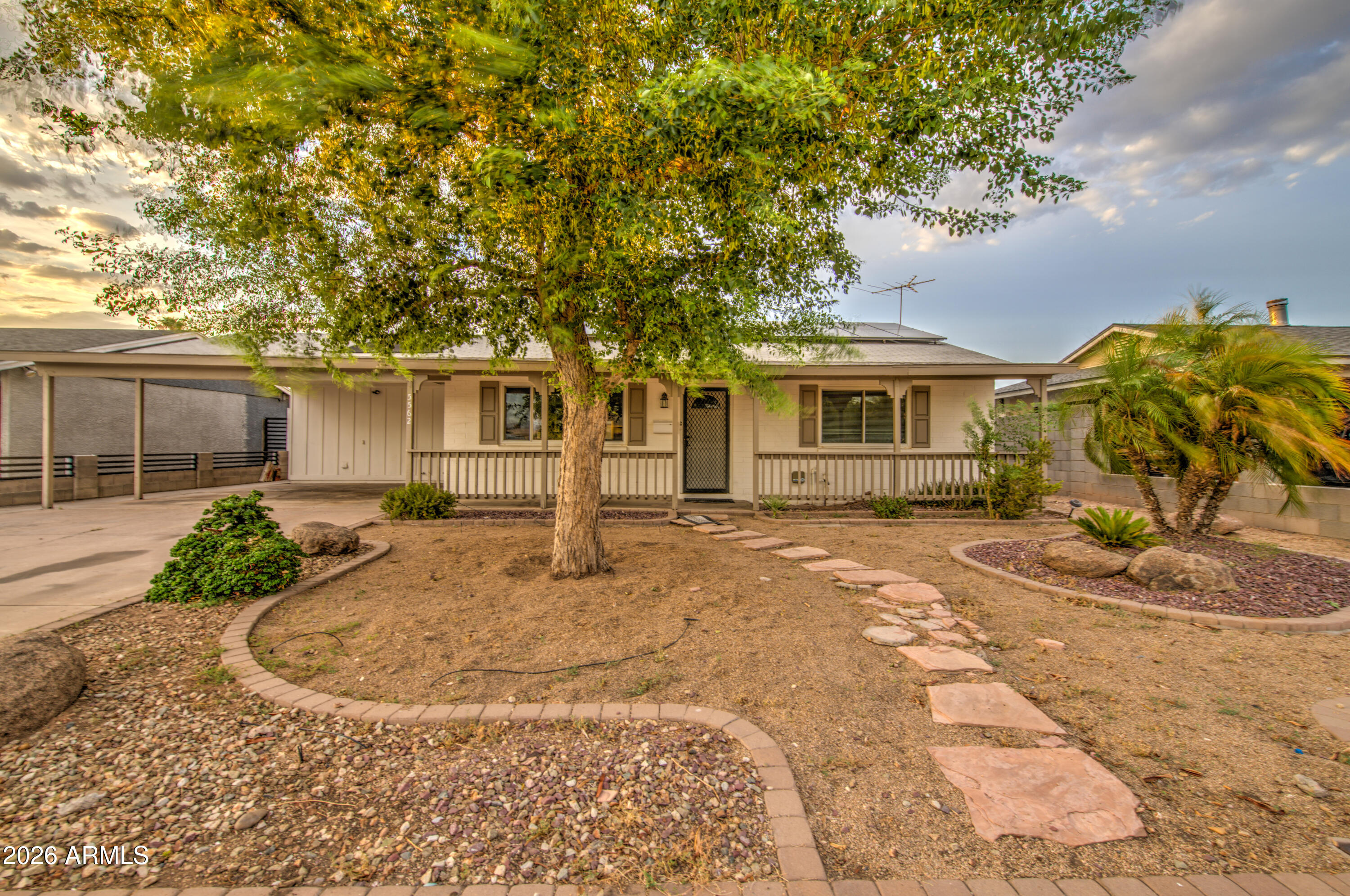 5562 W EDGEMONT Avenue, Phoenix, AZ 85035