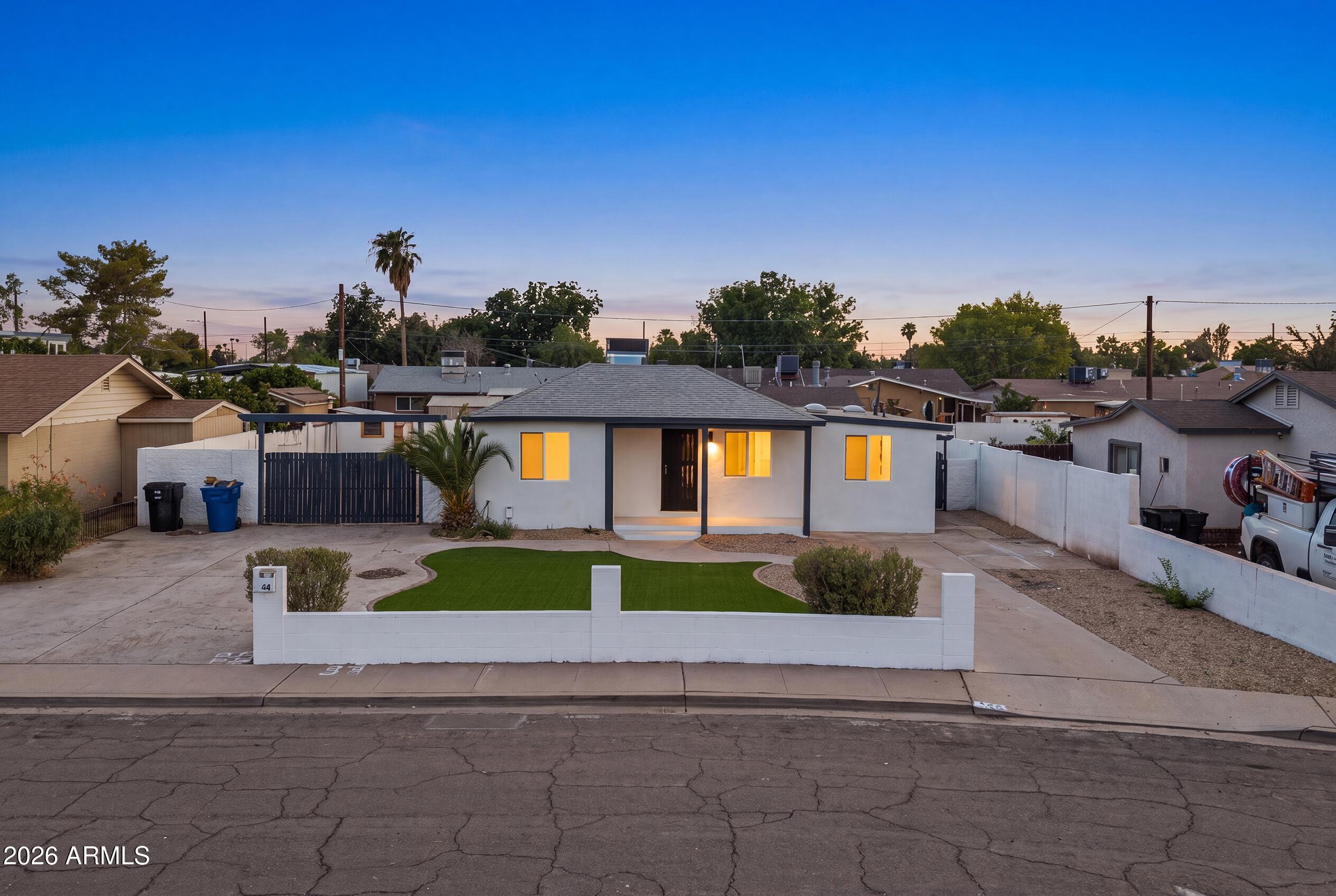 934 S PIONEER Street, Mesa, AZ 85204