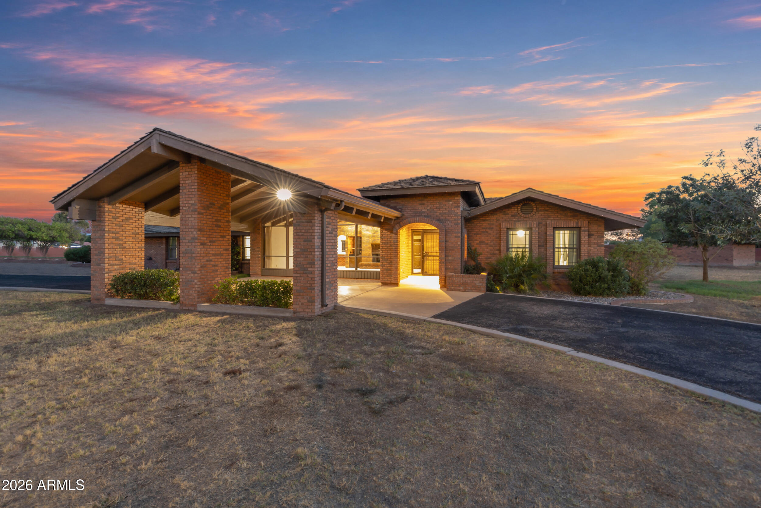 1821 E ELLIOT Road, Gilbert, AZ 85234