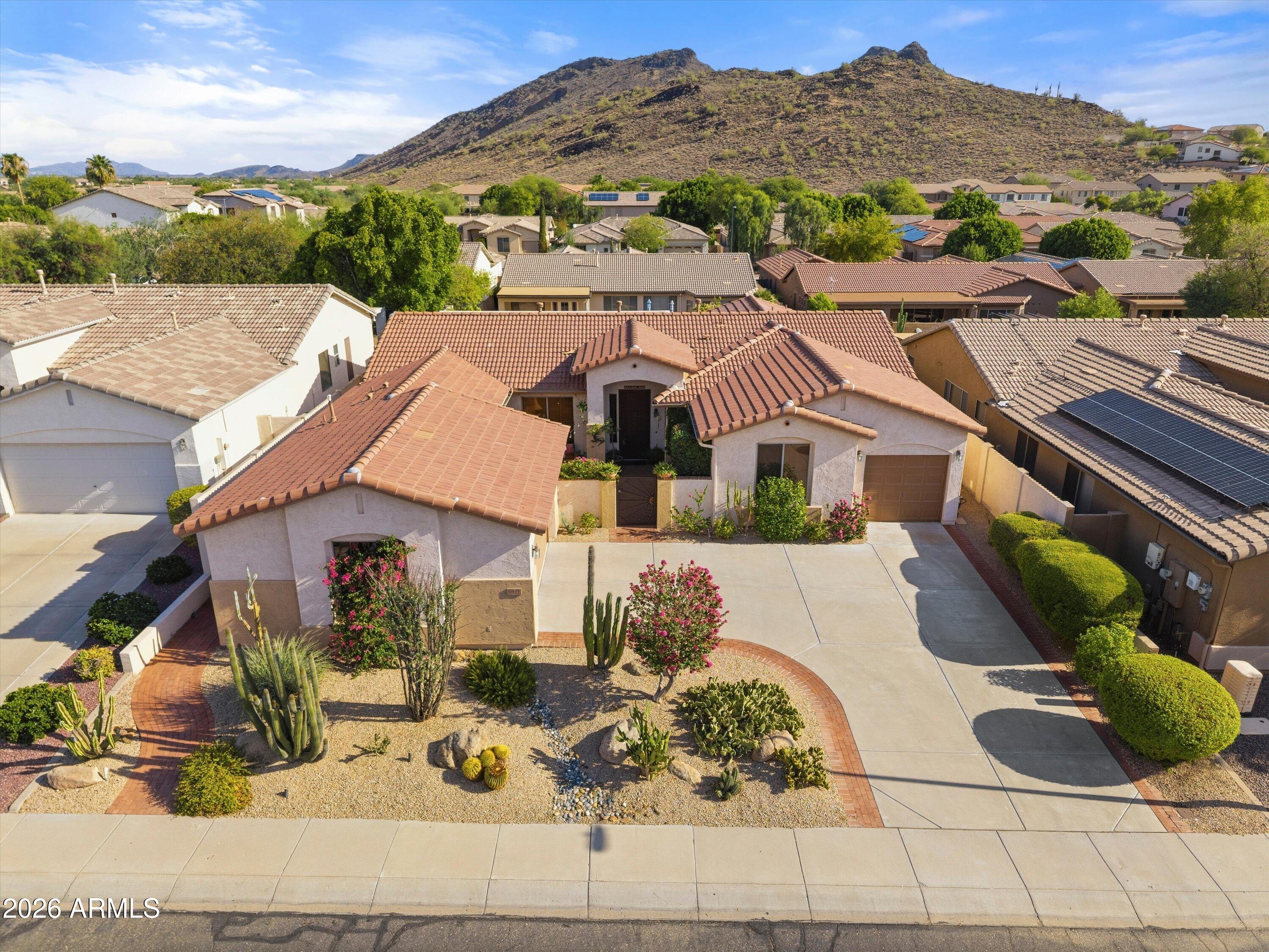 5911 W HEDGEHOG Place, Phoenix, AZ 85083